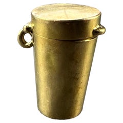 Antike französische Pillendose oder Miniature Etui 18K Gelbgold Charme Anhänger