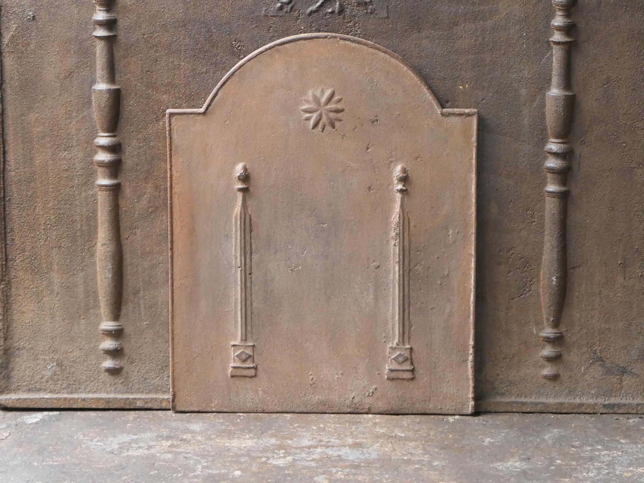 Antique French 'Pillars of Freedom' Fireback / Backsplash, 18th - 19th C. In Good Condition For Sale In Amerongen, NL
