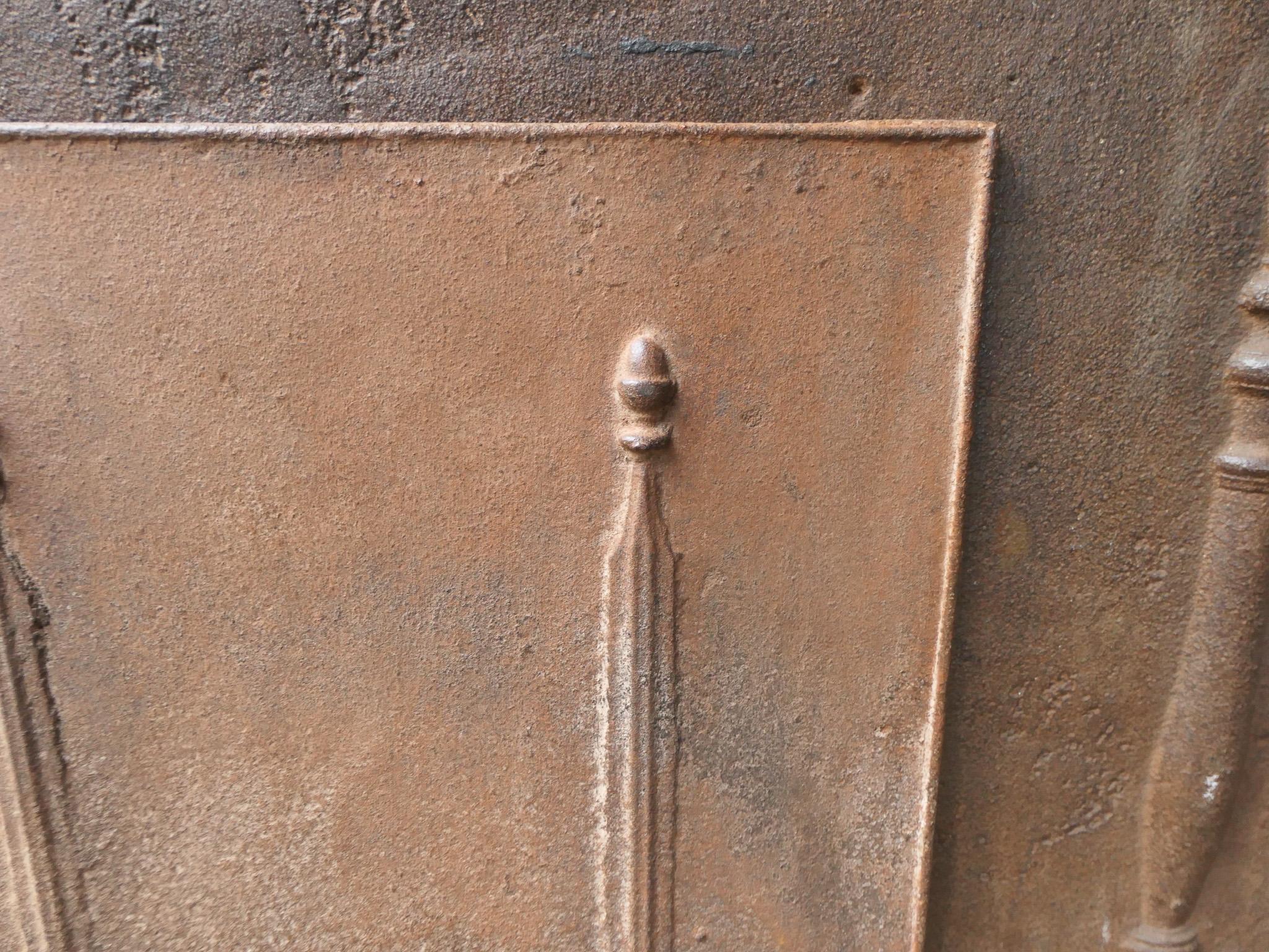 Antike französische „Pillars of Freedom“-Kaminsims / Rückwand, 18. - 19. Jahrhundert (Eisen) im Angebot