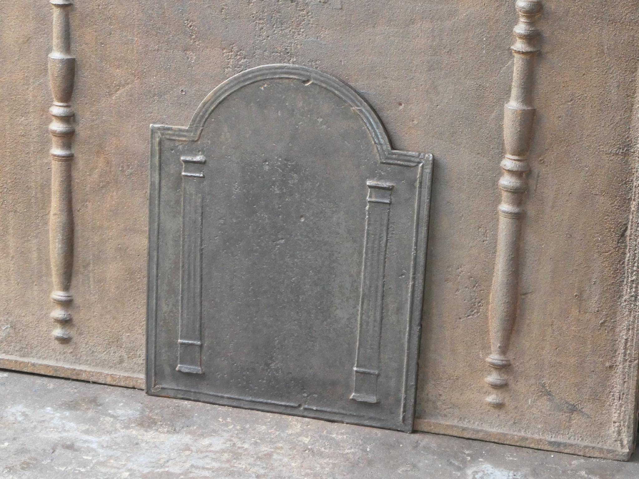 Antique French 'Pillars of Freedom' Fireback / Backsplash, 18th - 19th C. In Good Condition For Sale In Amerongen, NL