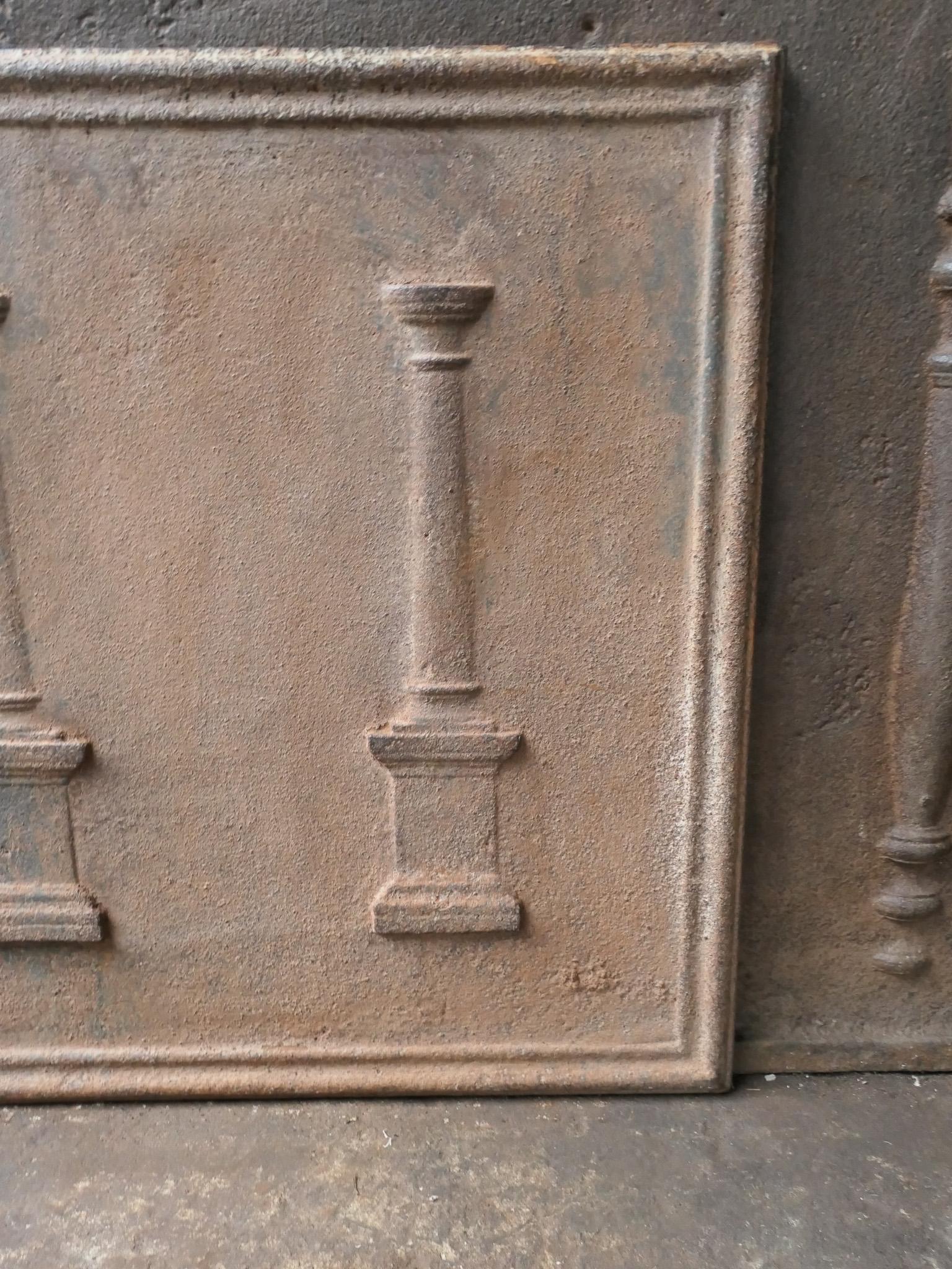 Plaque de cheminée française ancienne Pillars of Freedom, 18e - 19e siècle Bon état - En vente à Amerongen, NL