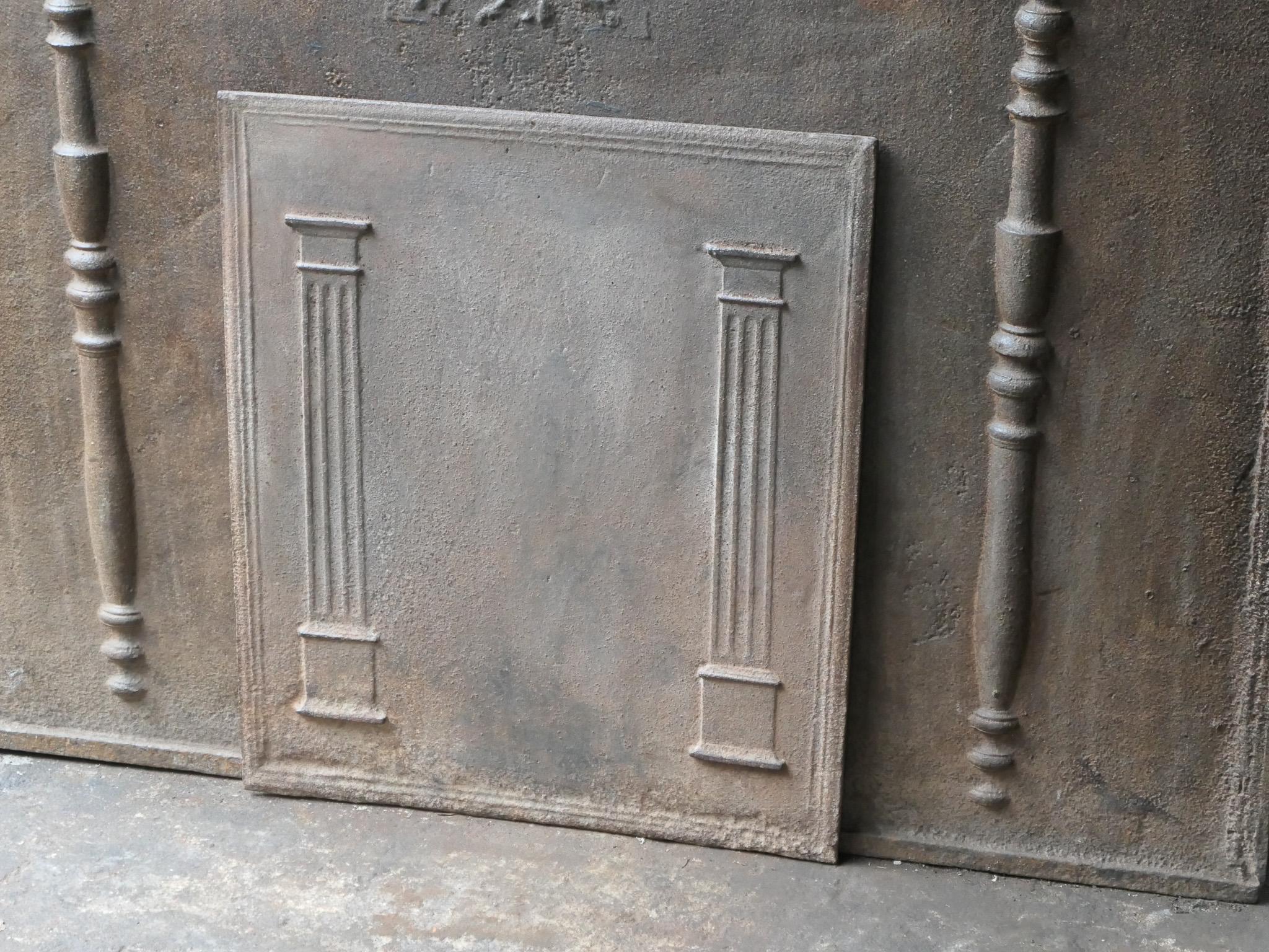 Plaque de cheminée française ancienne Pillars of Freedom, 18e - 19e siècle en vente 1