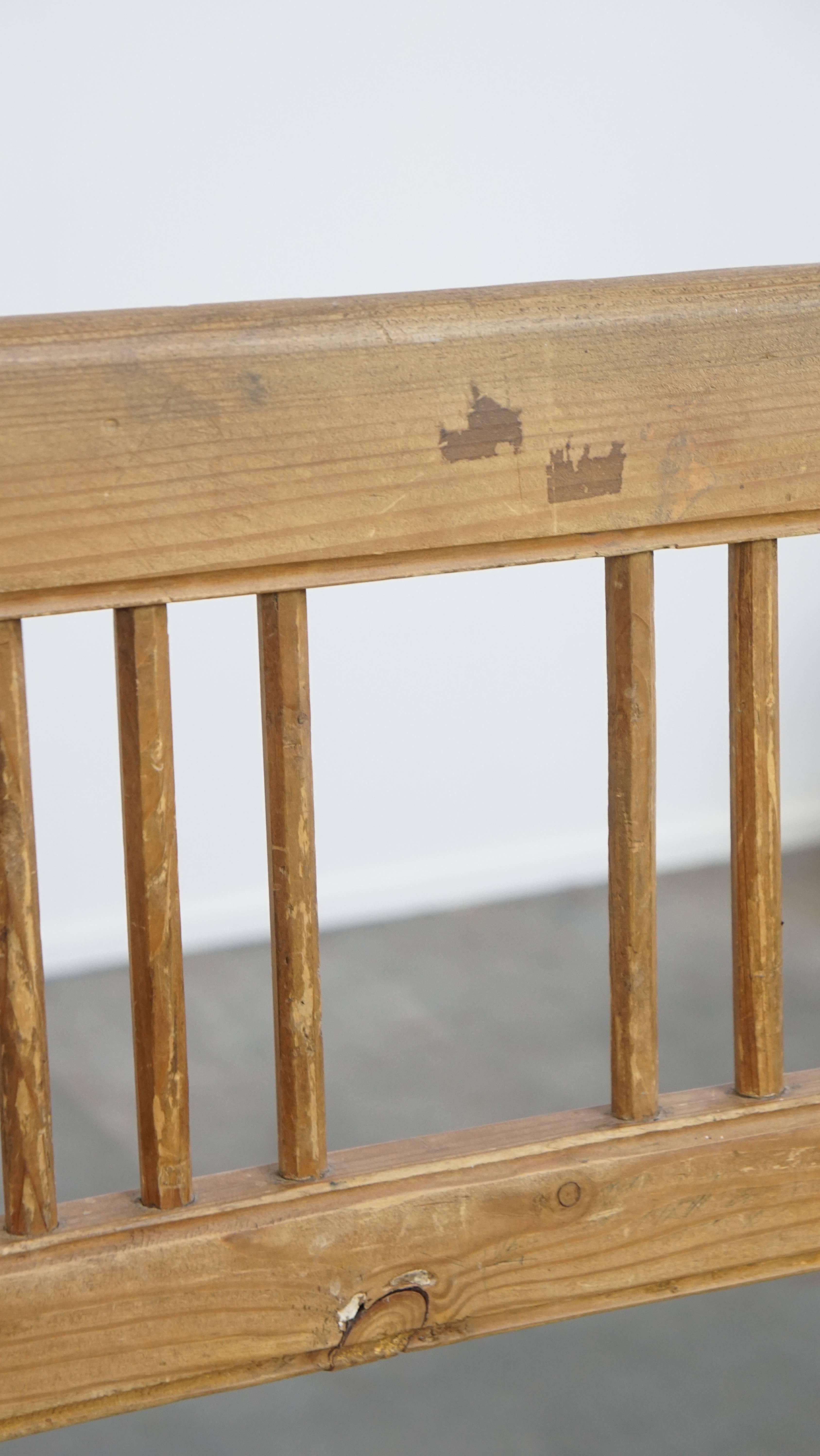 Banc d'entrée / Banc de salle à manger ancien en pin français en vente 4