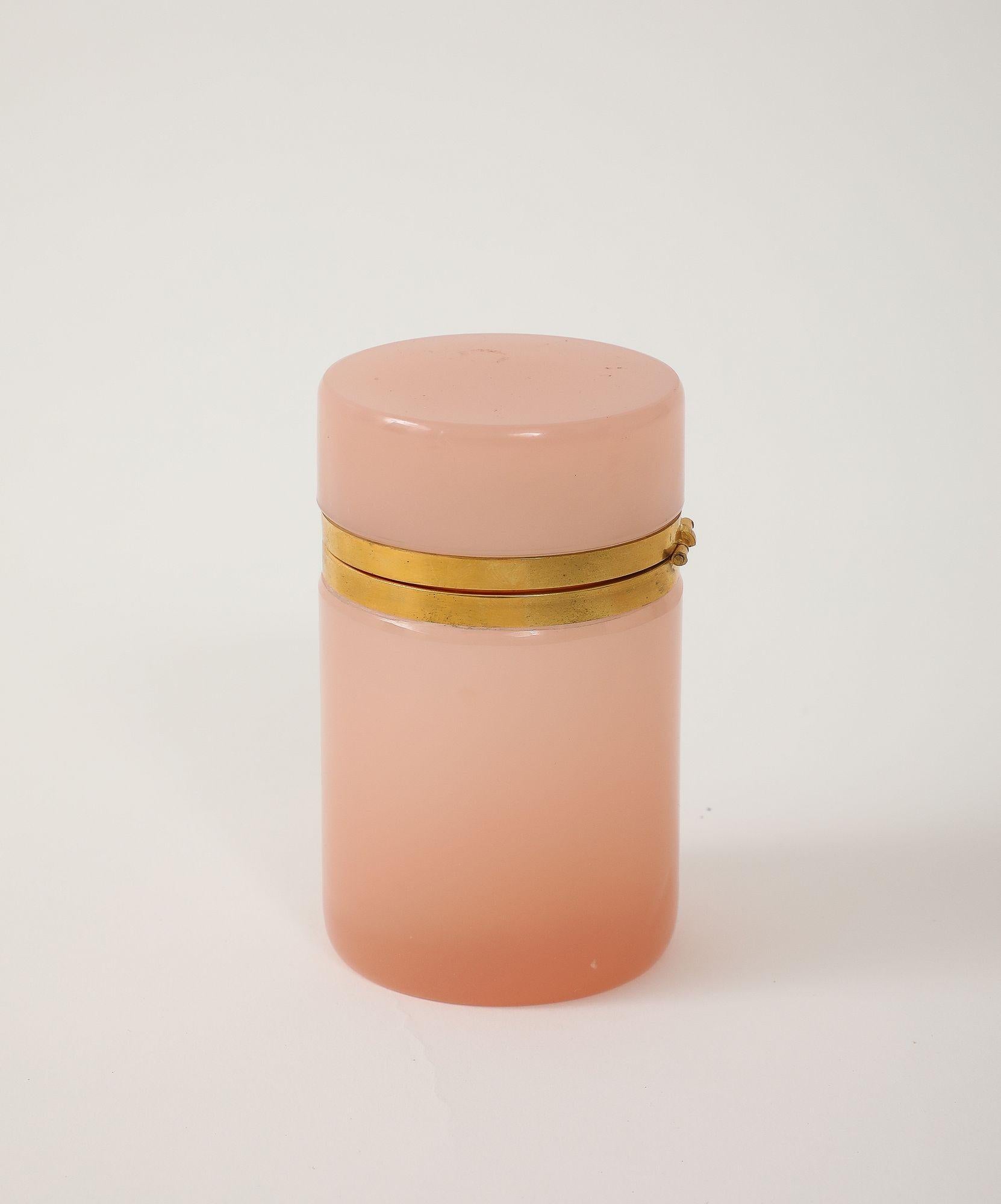 Antique French Cylindrical Opaline Box, Early 20th C. Bon état - En vente à South Salem, NY