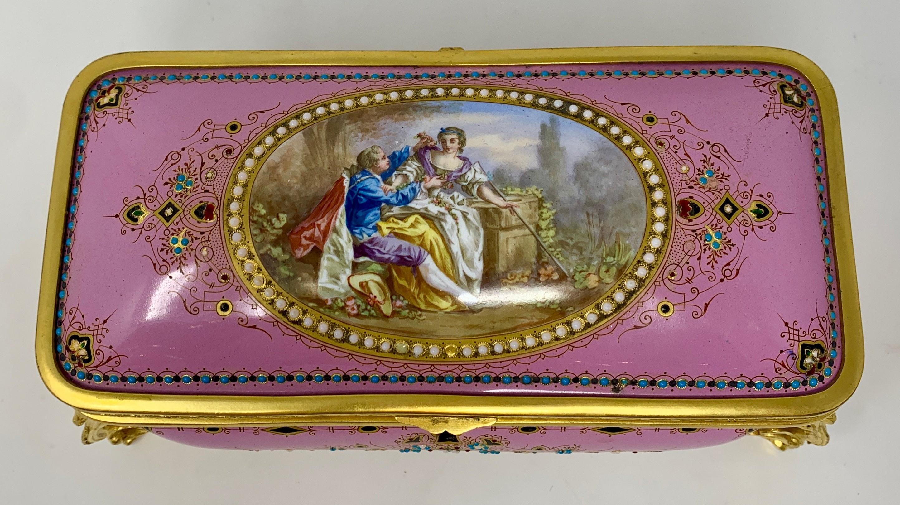 Boîte française ancienne en ormolu émaillé rose, vers 1860-1870
FBX024.