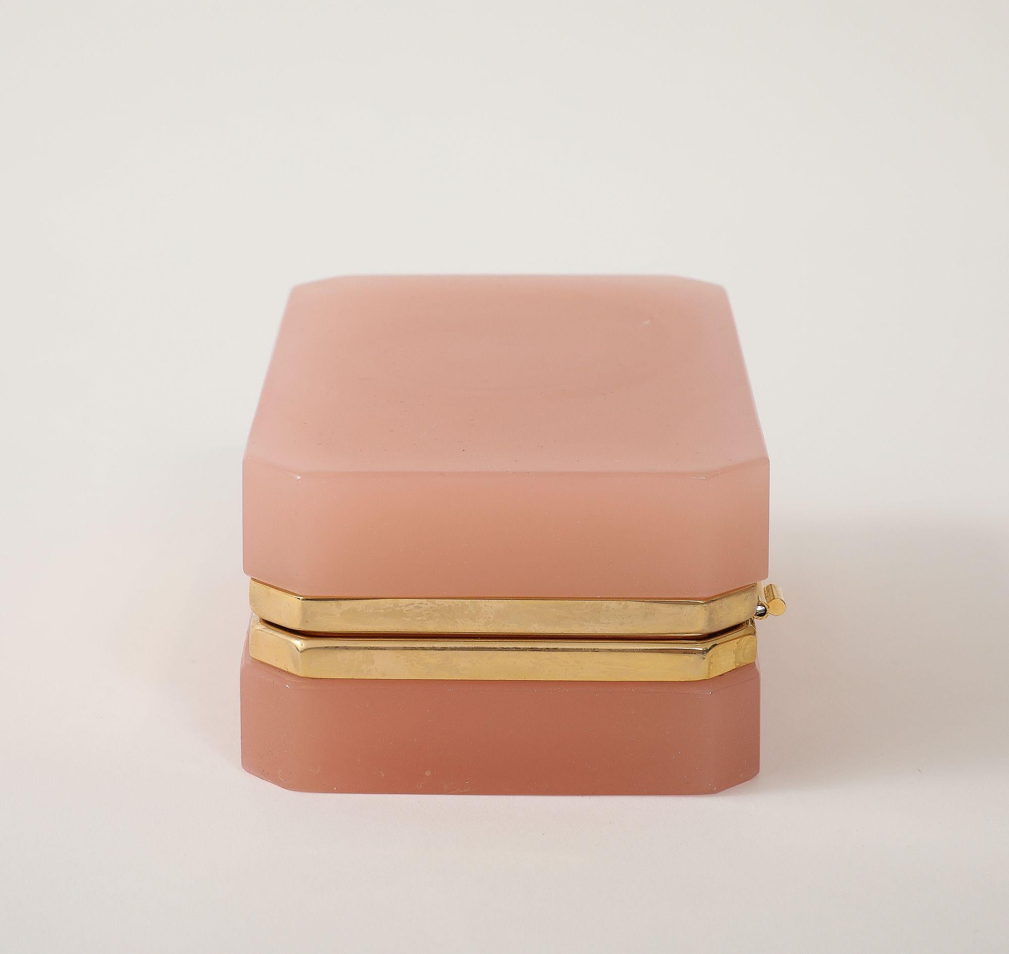 Inizio XX secolo Antique French Pink Opaline Scatola rettangolare con cerniera, 1910 in vendita