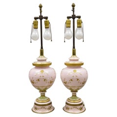Antike französische, rosafarbene, handbemalte, bauchige Porzellan-Tischlampen - ein Paar