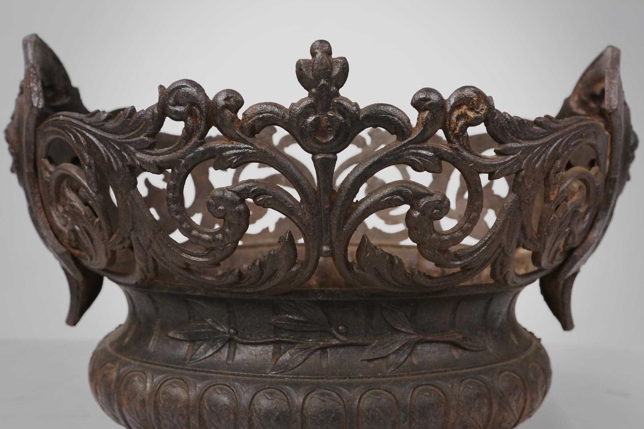 Antique French planter/jardinaire in cast iron, ca. 1850 3