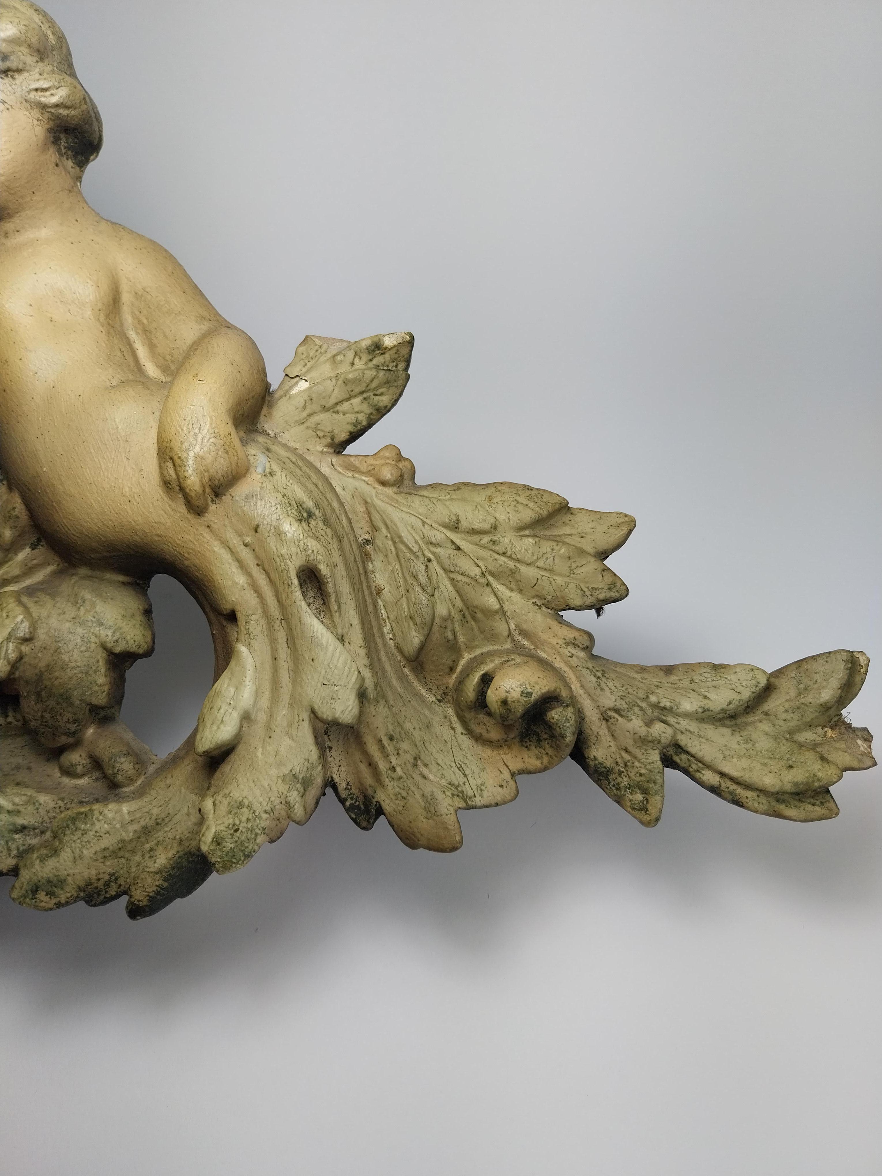 Antique french plaster top ornament with 2 putti For Sale 1
