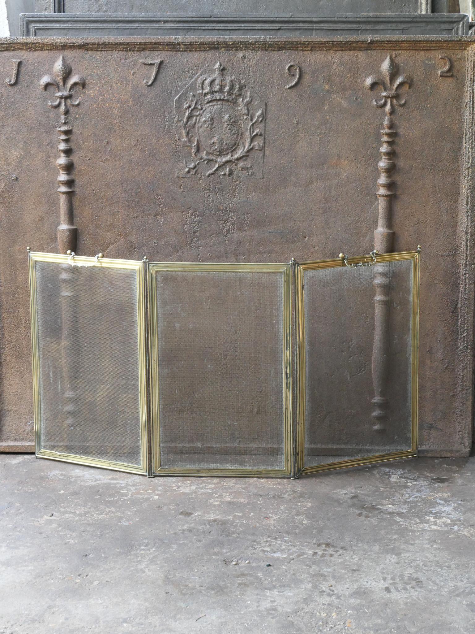 Antique French Polished Brass Napoleon III Fire Screen, 19th Century In Good Condition For Sale In Amerongen, NL