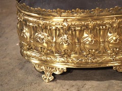 Jardiniere ancienne en laiton poli repoussé, Circa 1900