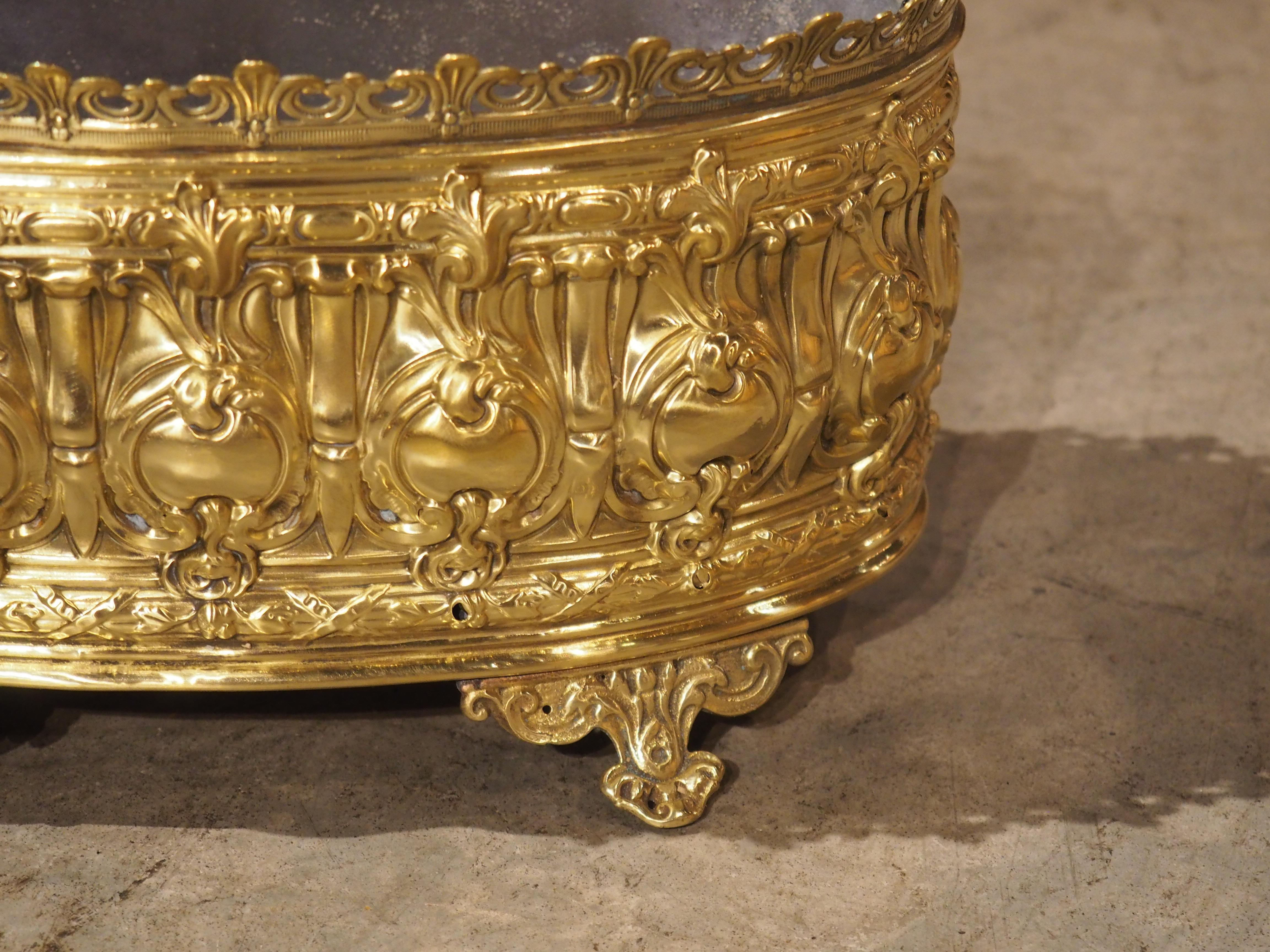 Antique French Polished Brass Repoussé Jardiniere, Circa 1900 In Good Condition In Dallas, TX