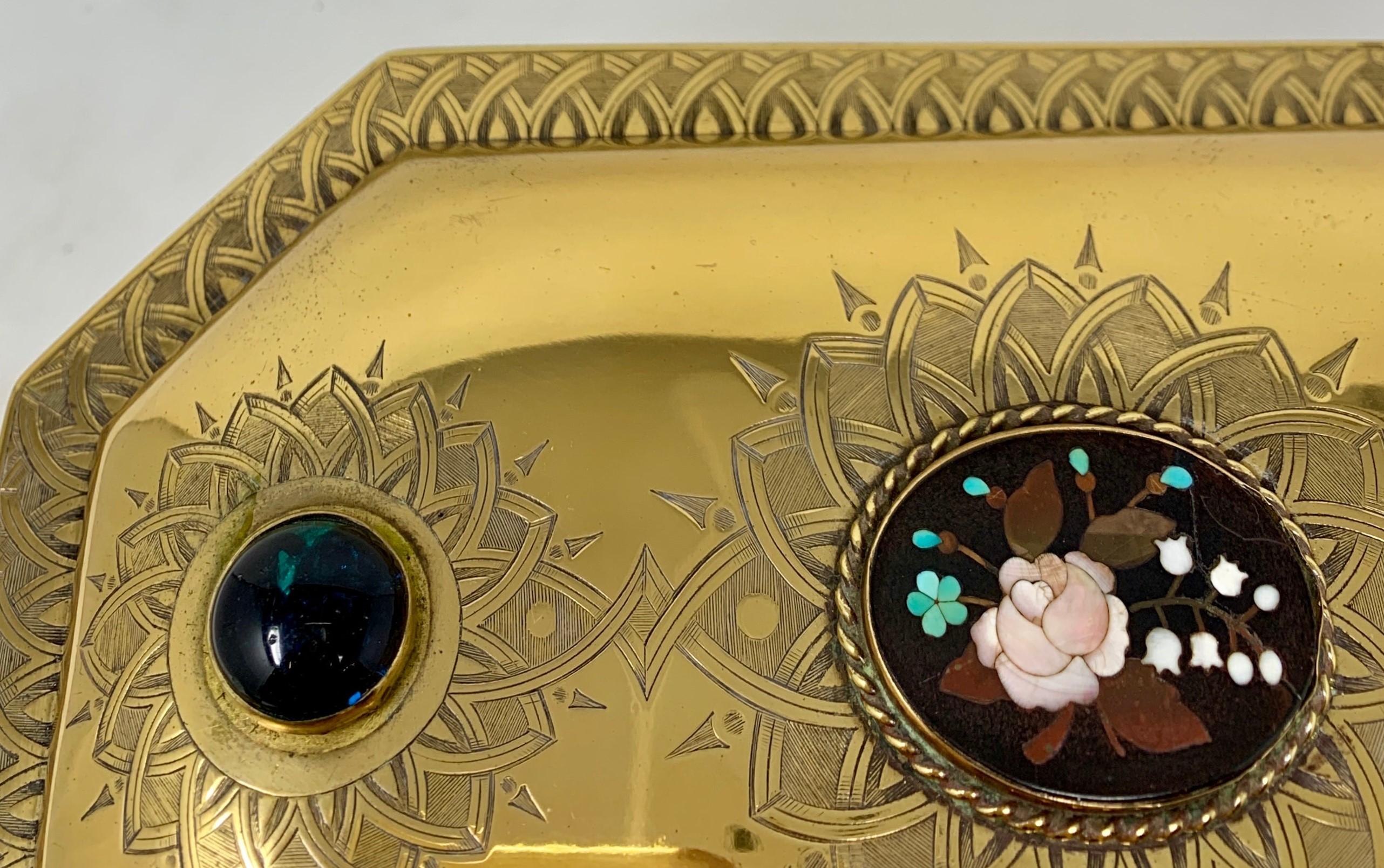 Ancienne boîte à bijoux française en bronze poli avec décoration en mosaïque Bon état - En vente à New Orleans, LA