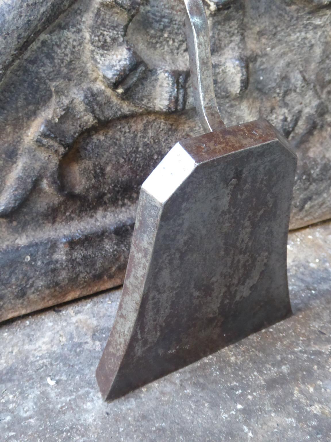 Antique pelle de cheminée ou pelle de cheminée française en acier poli en vente 3