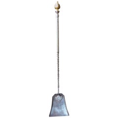 Antique pelle de cheminée ou pelle de cheminée française en acier poli