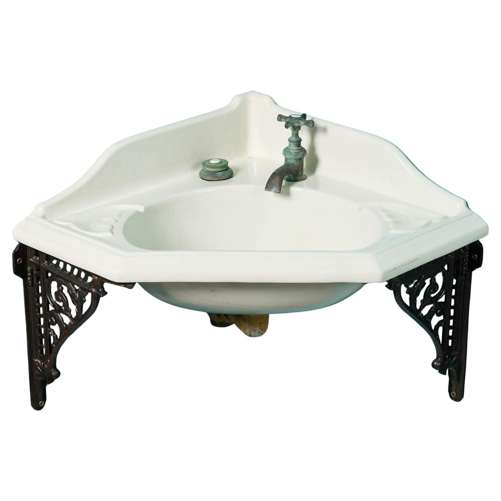 Cuvette d
angle en porcelaine antique