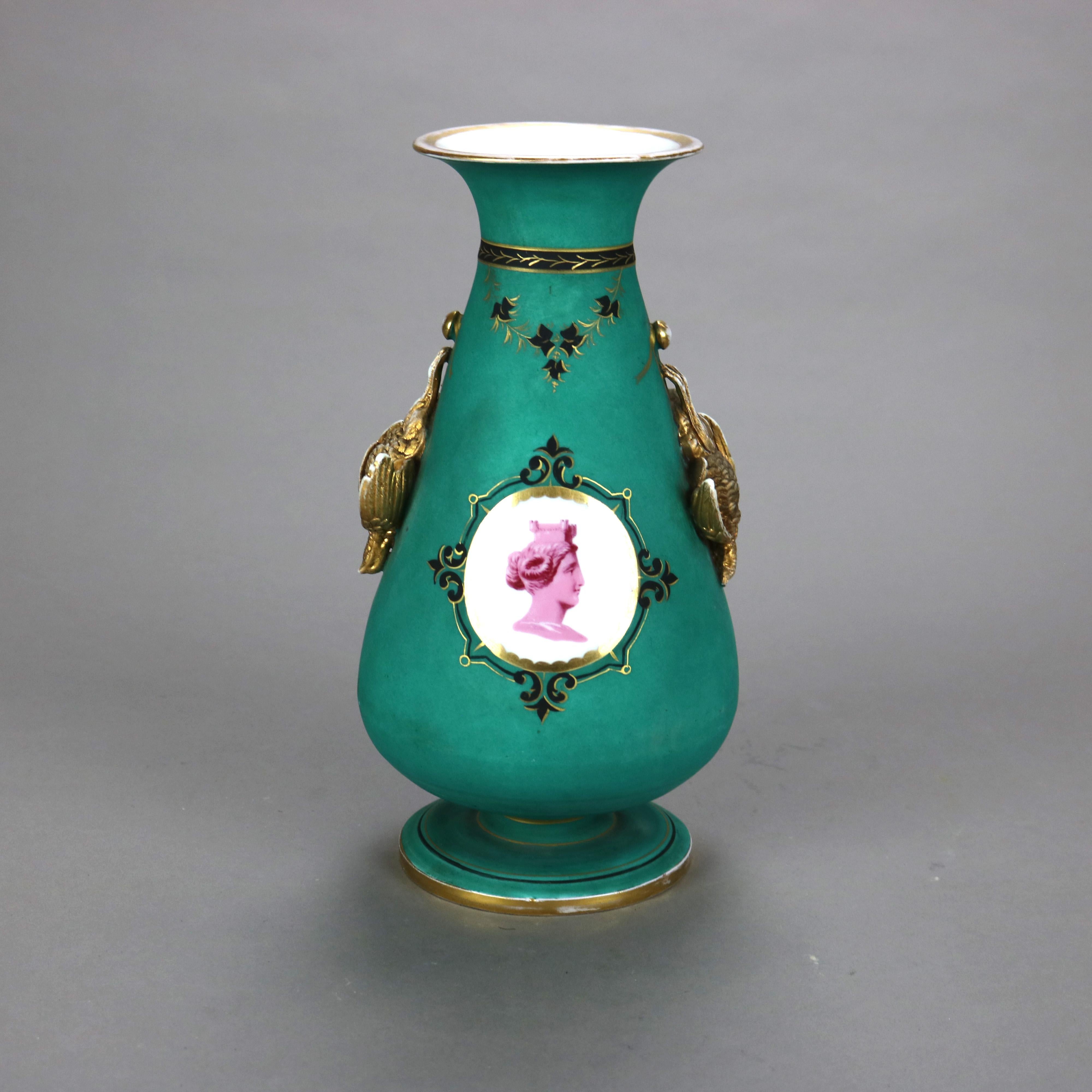 Antique French Jarrón de Porcelana Figurada y Dorada Pintado a Mano con Asas de Faisán en Bueno estado para la venta en Big Flats, NY