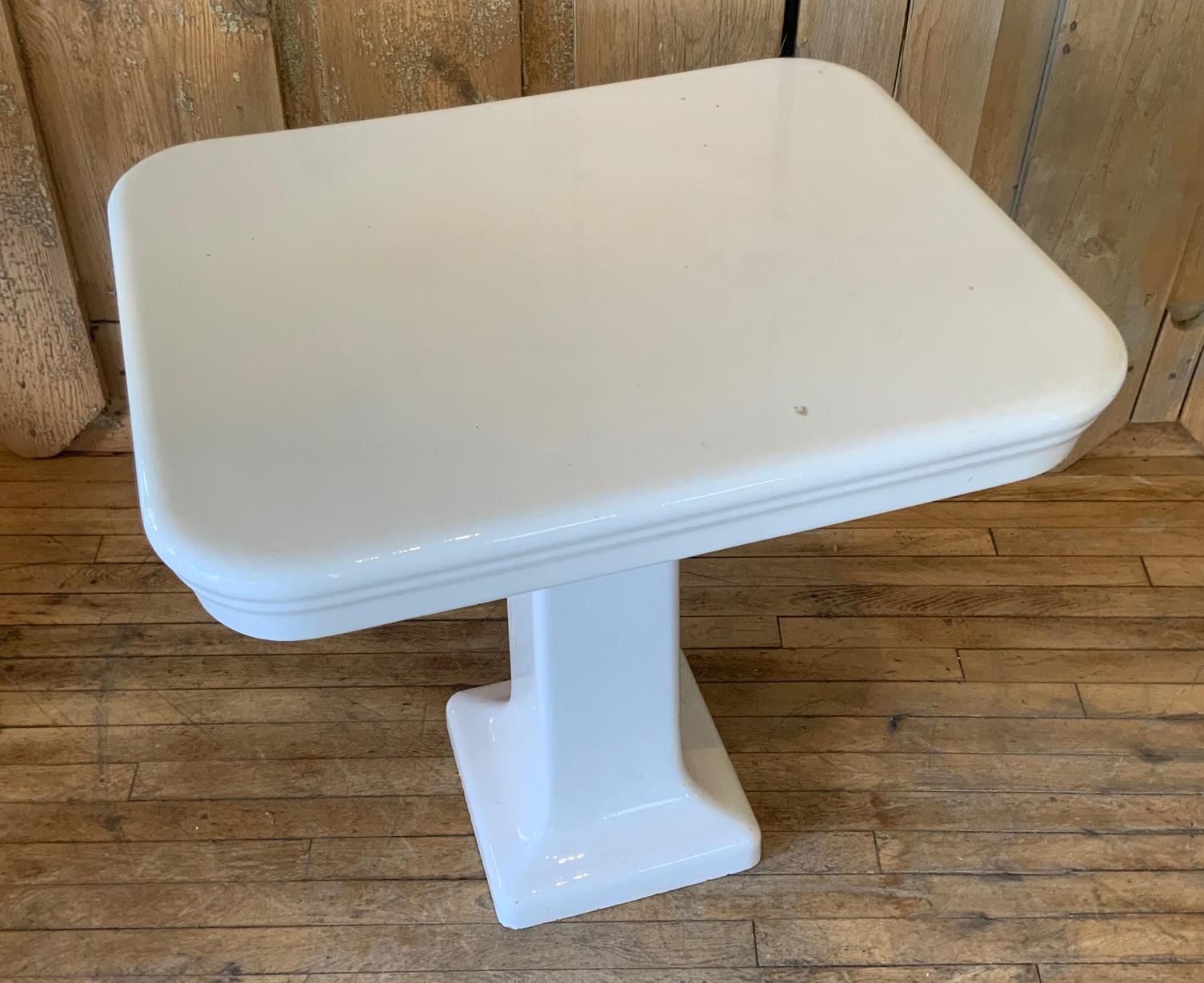Antique French Porcelain Pedestal Wash Stand In Good Condition In Hudson, NY