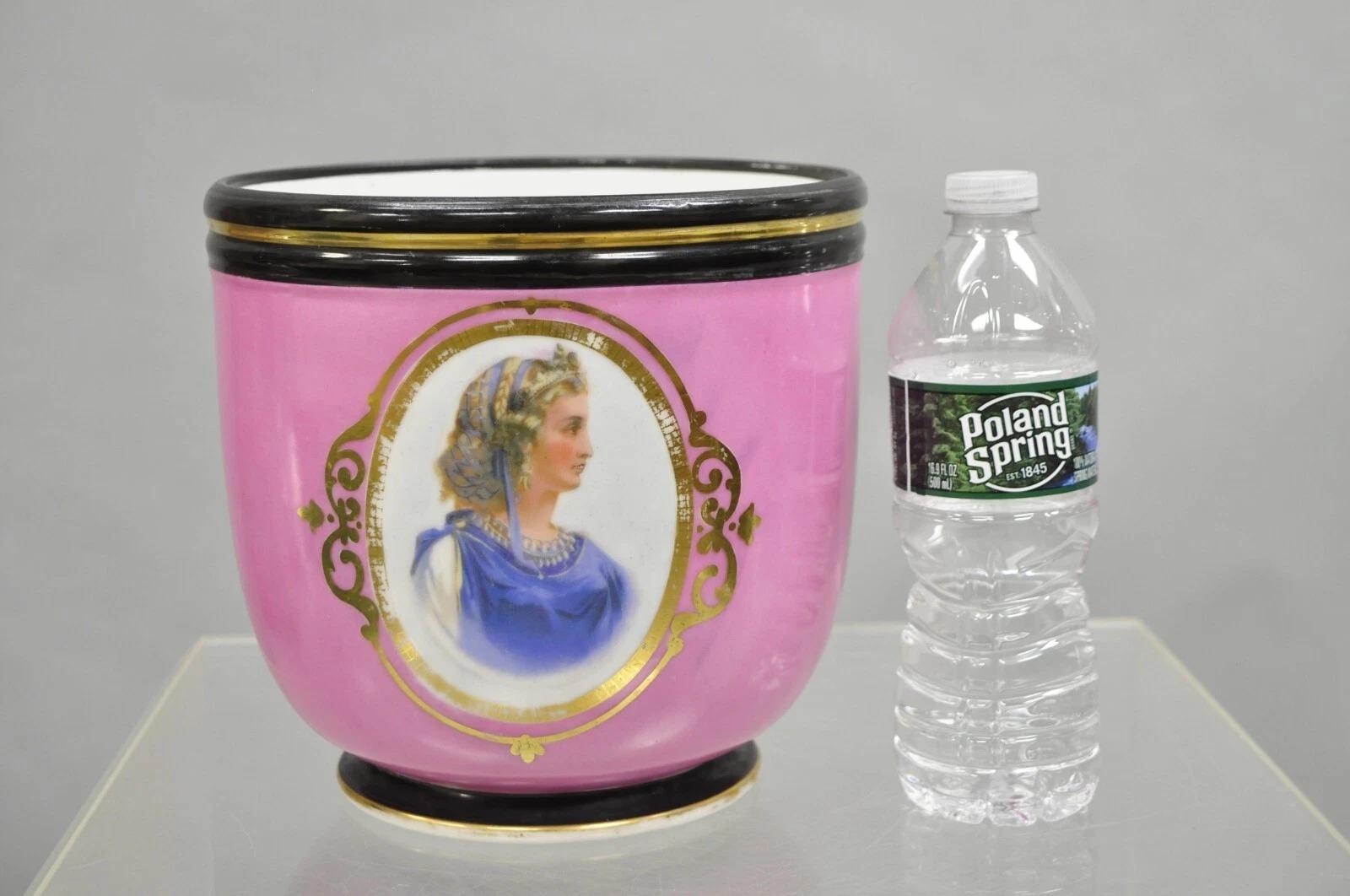 Antike Französisch viktorianischen Porzellan Rosa Hand gemalt Porträt Cachepot Jardiniere Vase. CIRCA Anfang des 20. Jahrhunderts. Abmessungen: 8