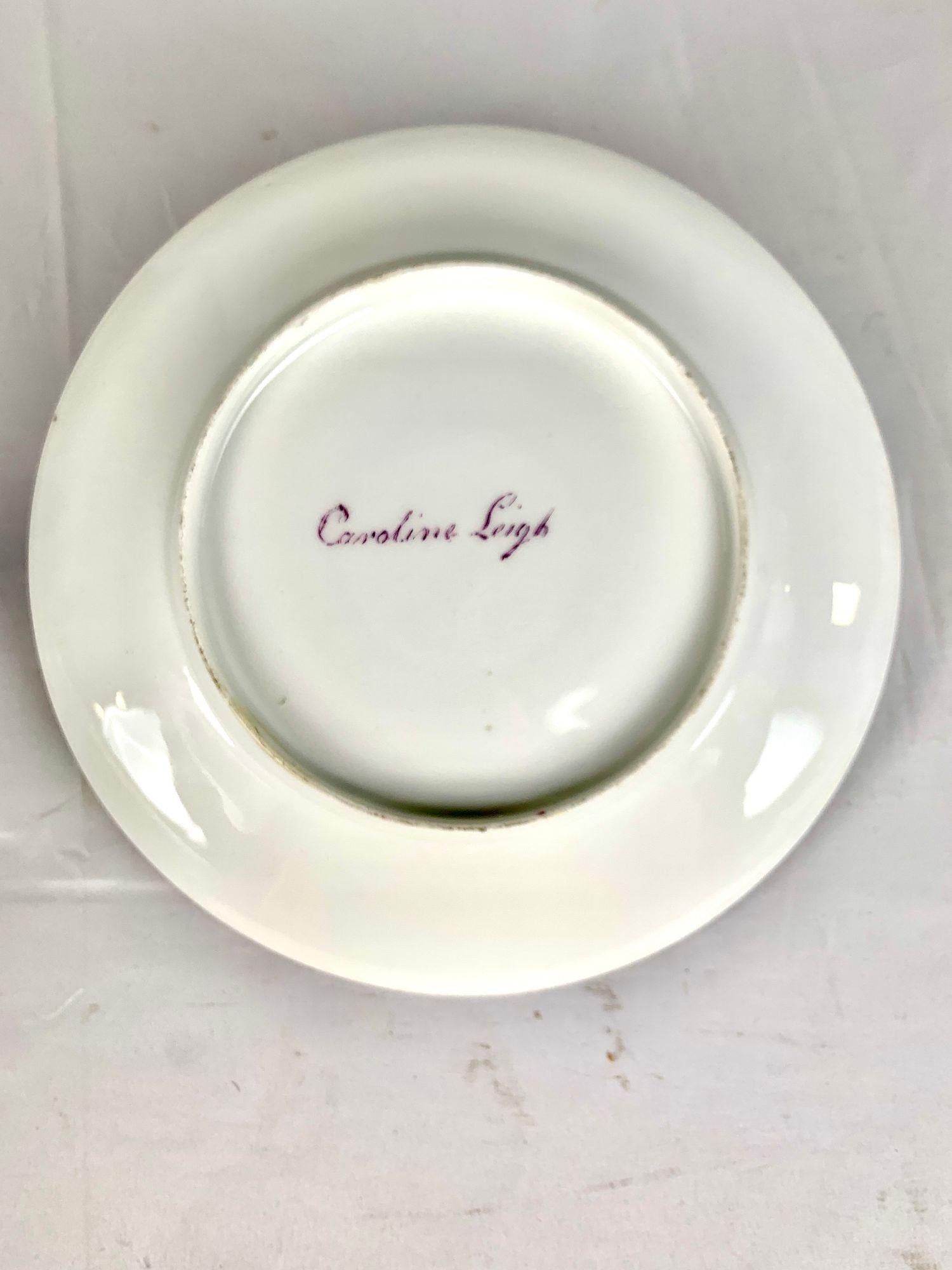 Antique French Porcelain Plate Dipinto a mano in Inghilterra da Caroline Leigh C. 1825 in vendita 1
