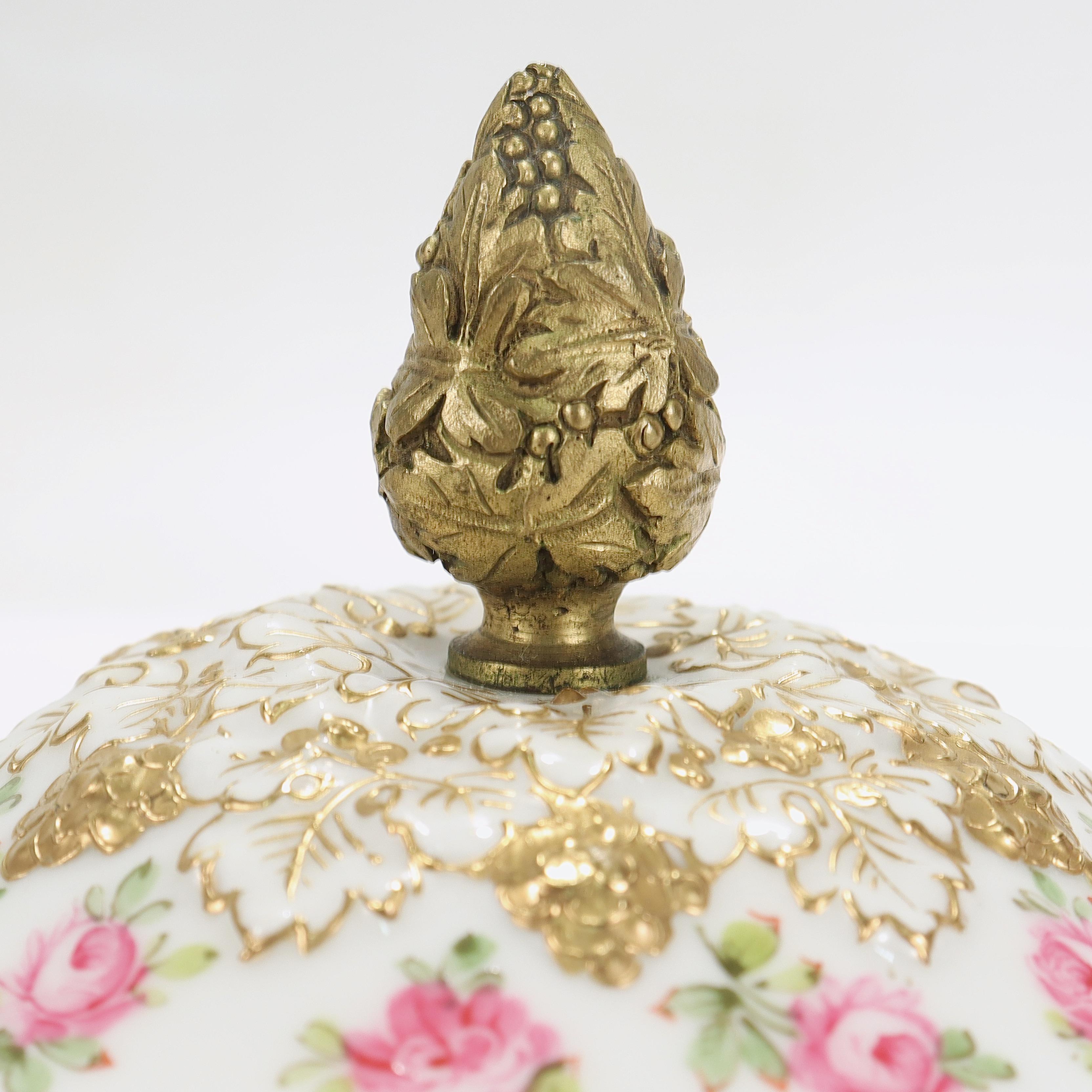 Pot-pourri Cache-pot ancien en porcelaine de Sèvres monté sur bronze en vente 8