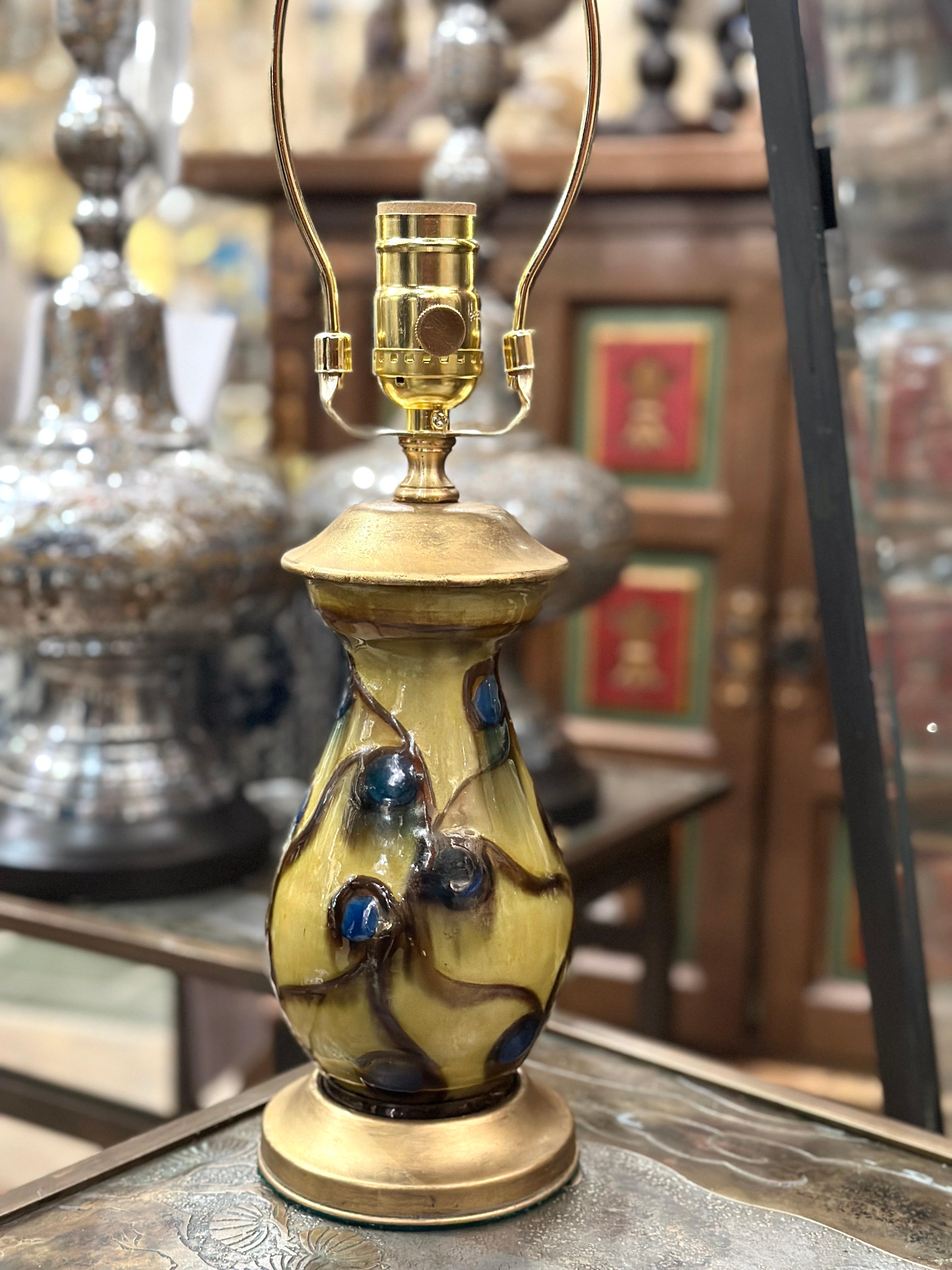 Lampe de bureau française ancienne en porcelaine Bon état - En vente à New York, NY