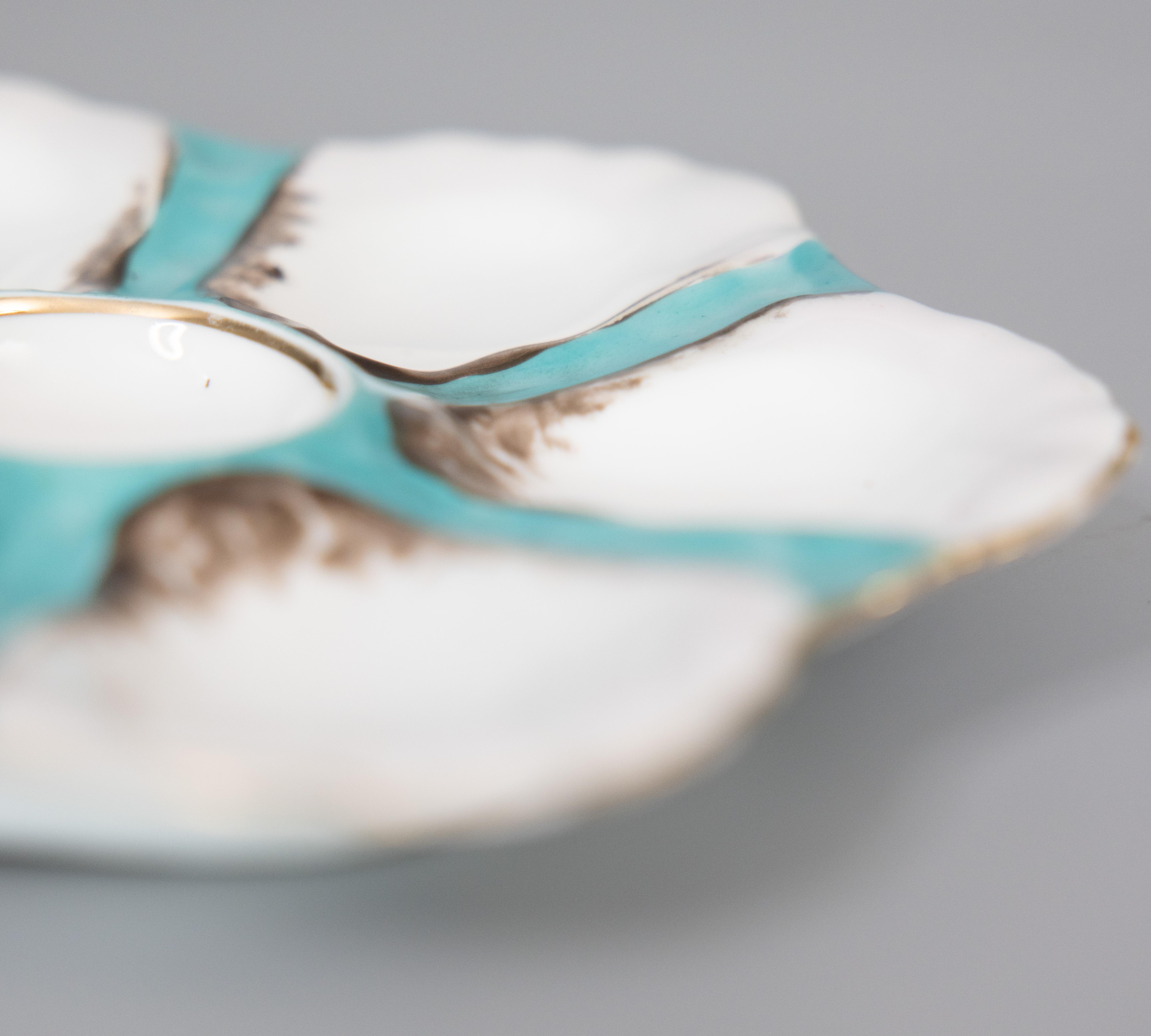 Dipinto a mano Antique French Porcelain Turquoise Oyster Plate (piatto di ostriche) in vendita