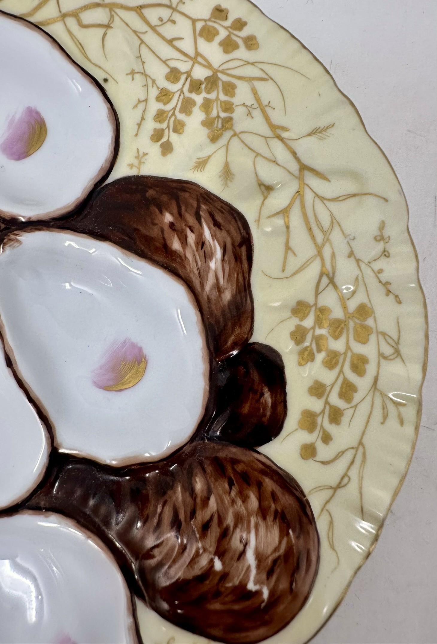 Antique French Porcelain Yellow & Gold Turkey Pattern Oyster Plate, CIRCA 1880 In condizioni buone in vendita a New Orleans, LA