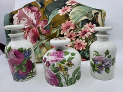 Antique French „Porcelaine de Paris“-3-teiliges Toilettenset, Shabby-Chic-Badezimmer mit Blumenmuster