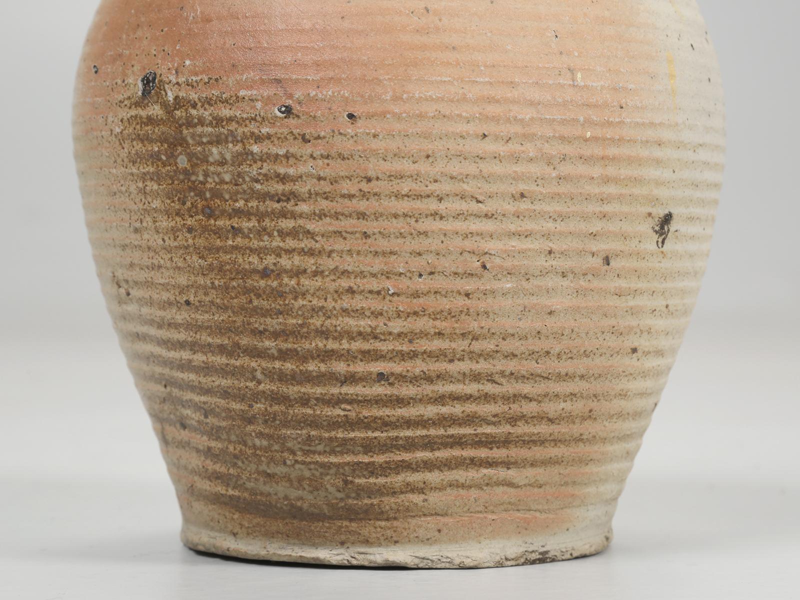 Pichet ou pichet à eau en poterie française ancienne avec couvercle C1900 Plusieurs à choisir en vente 1