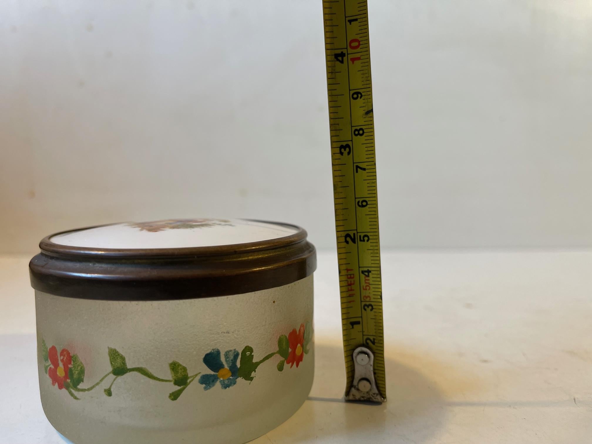 Antique French Powder Trinket in Hand Painted Porcelain & Glass For Sale 1