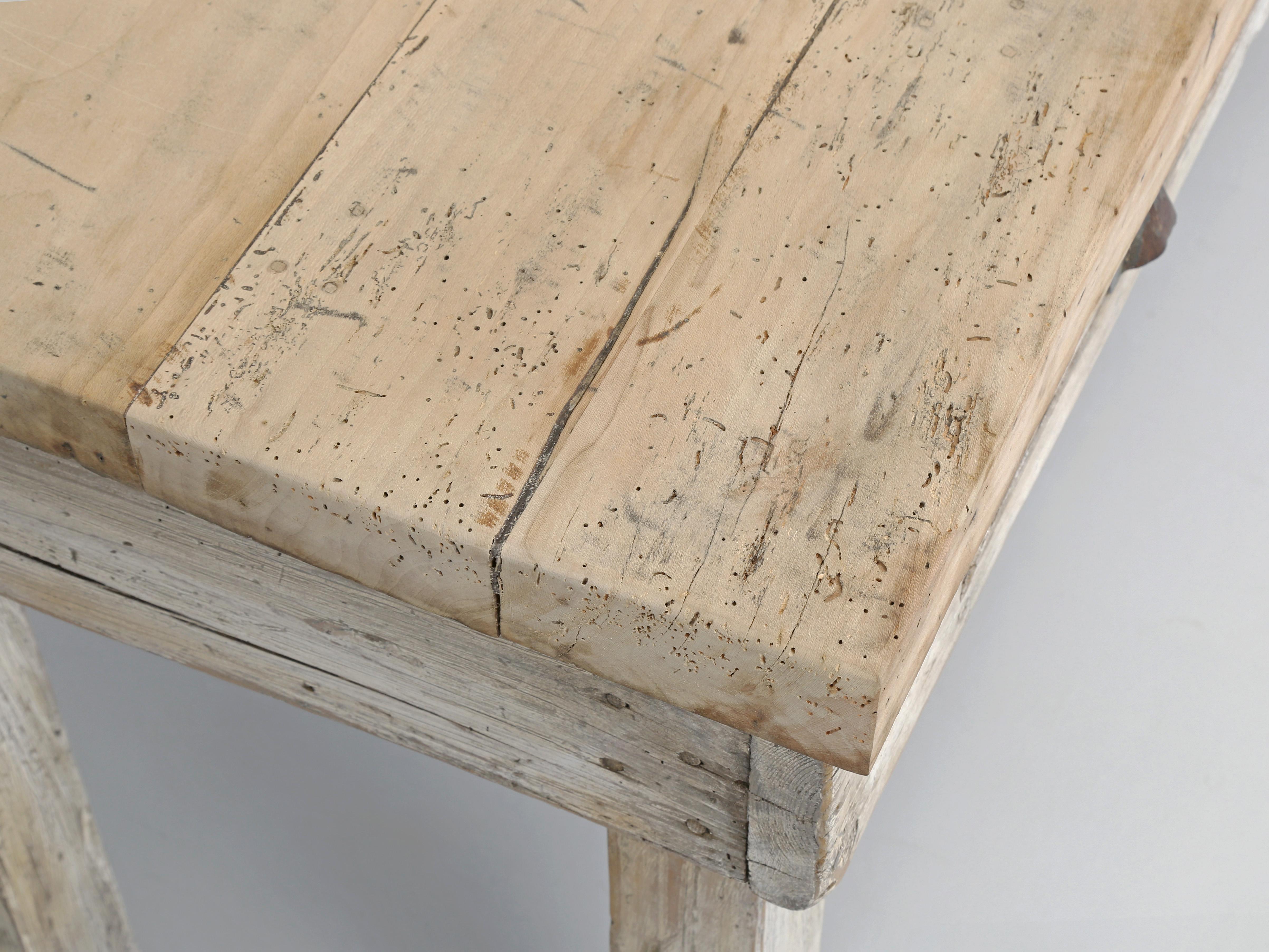 Ancienne table de travail peinte primitive française, table console ou table de canapé c1900 Bon état à Chicago, IL