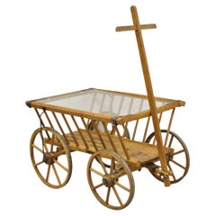 Antique French Primitive Wooden Goat Cart Wagon Farmhouse Glass Top Coffee Table (Tavolino da caffè con piano in vetro)