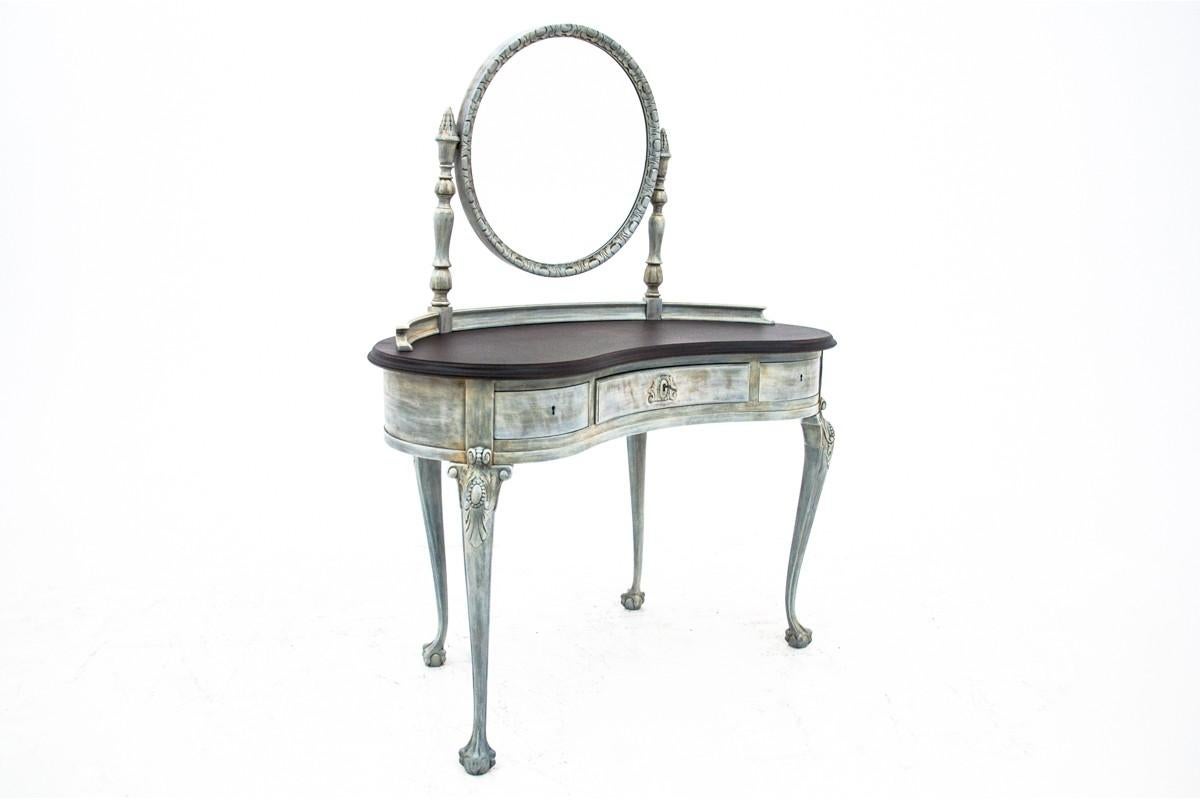 Antique dressing table from the beginning of the 20th century.

Dimensions: H 146 cm / W 117 cm / D. 58 cm.