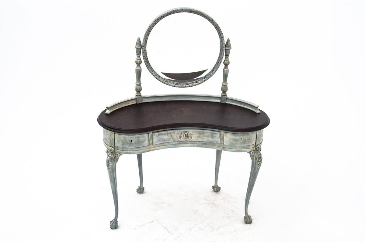 Antique French Provence Dressing Table, Western Europe, circa 1910 For Sale 1