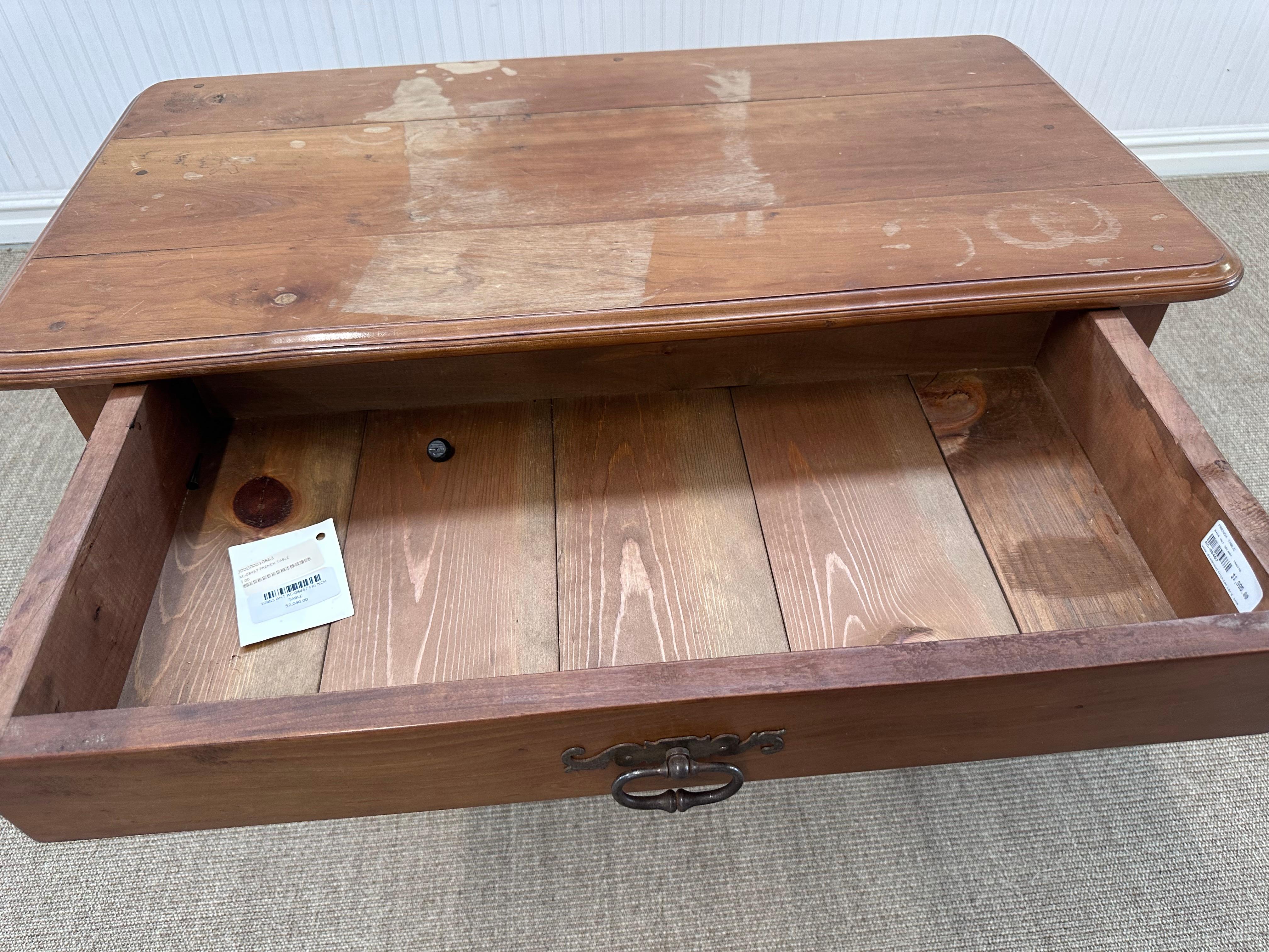 Antique French Provencial Beistelltisch mit Schublade (Französische Provence) im Angebot