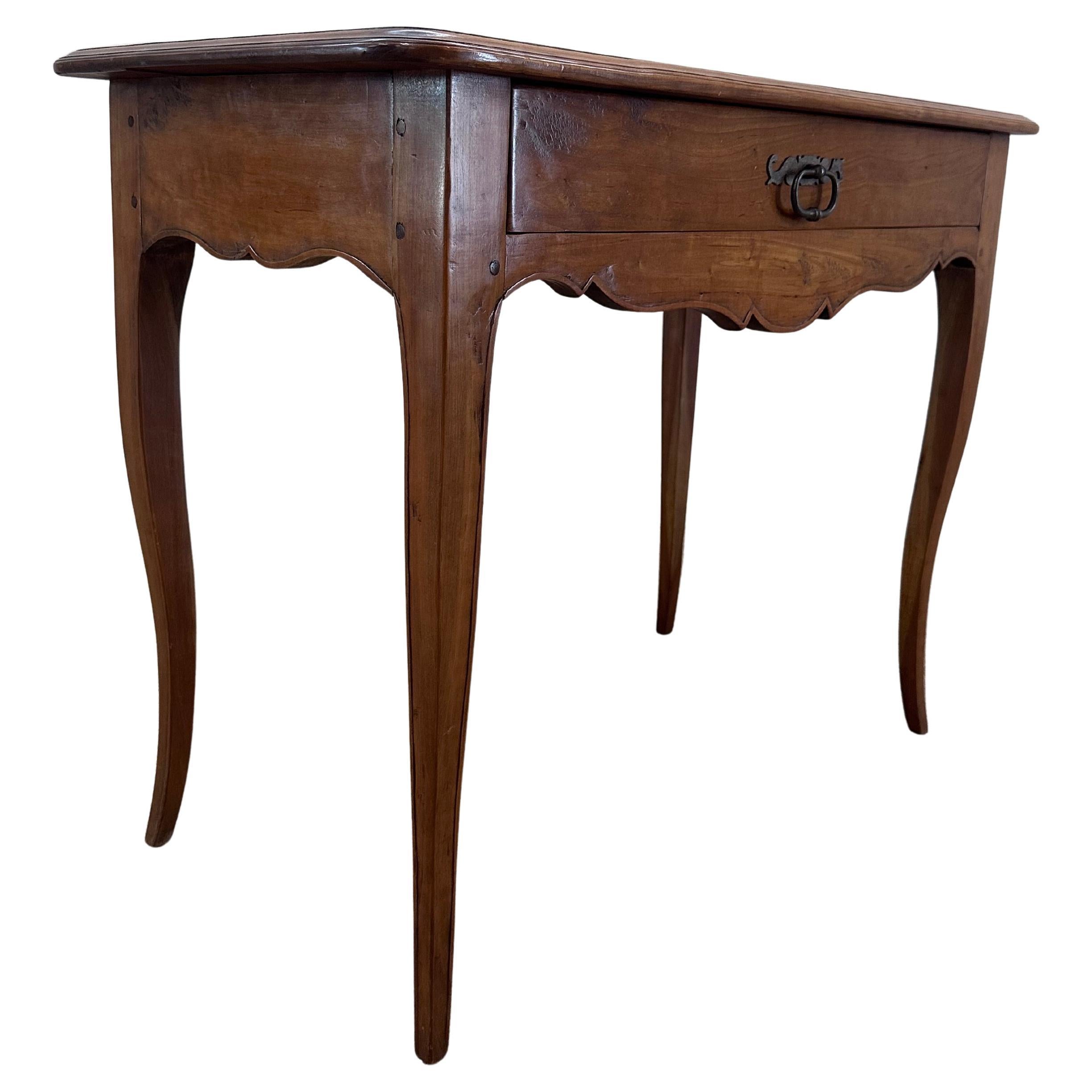 Antique French Provencial Beistelltisch mit Schublade im Angebot