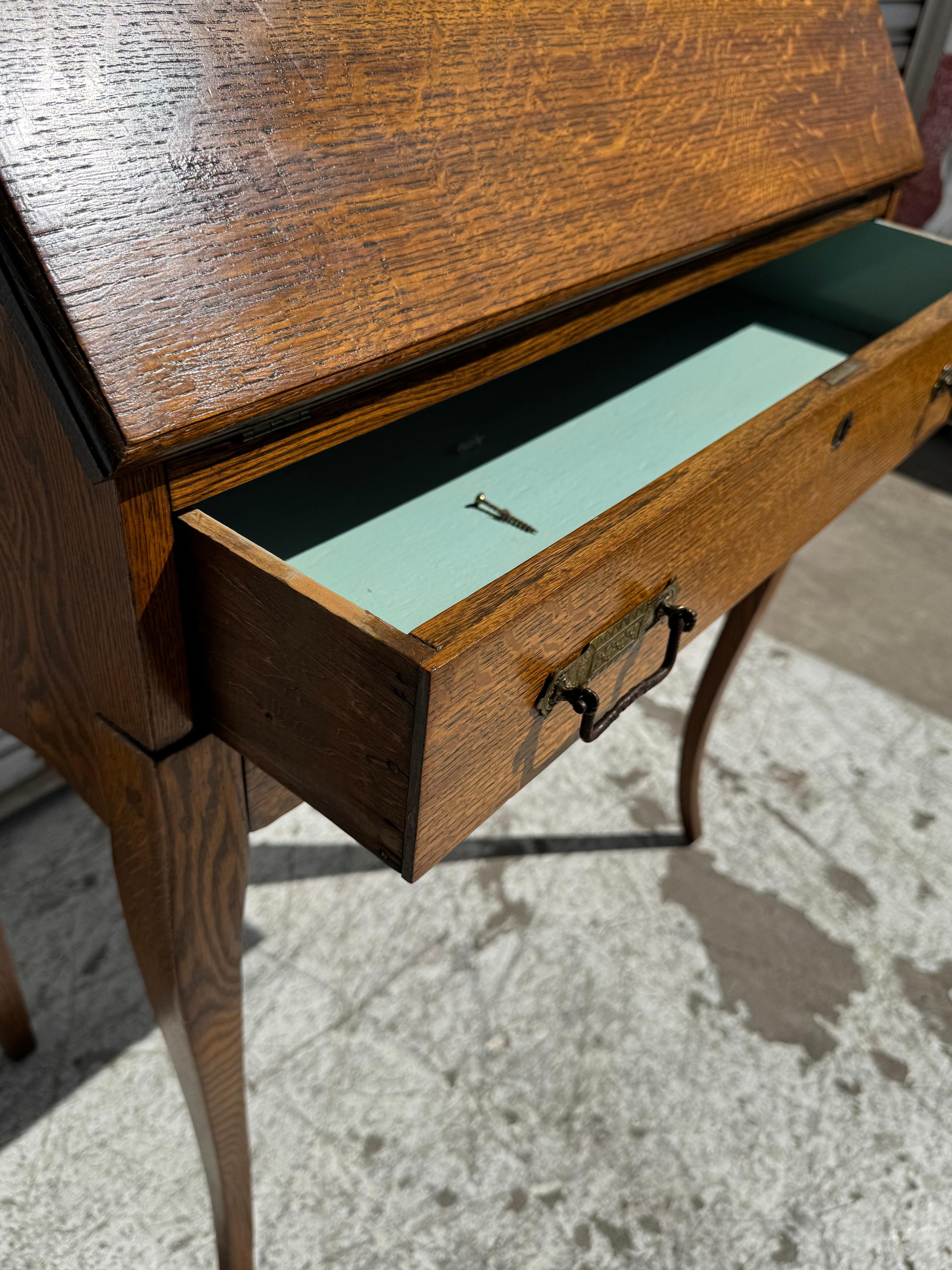 Antique Secrétaire en chêne quart de scie à façade abattue de style provençal français Bon état - En vente à Pasadena, TX