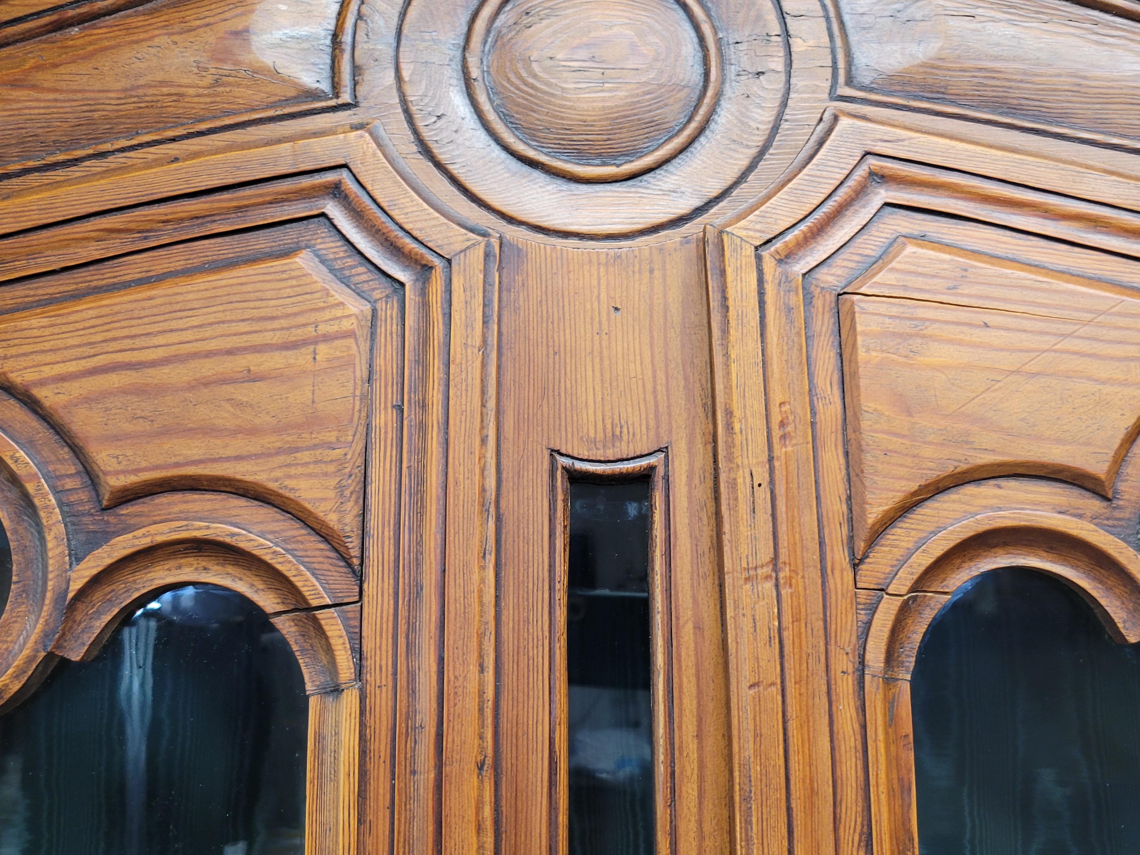 XVIIIe siècle Antique provincial français du 18ème siècle Deux corps en pin avec portes en verre en vente