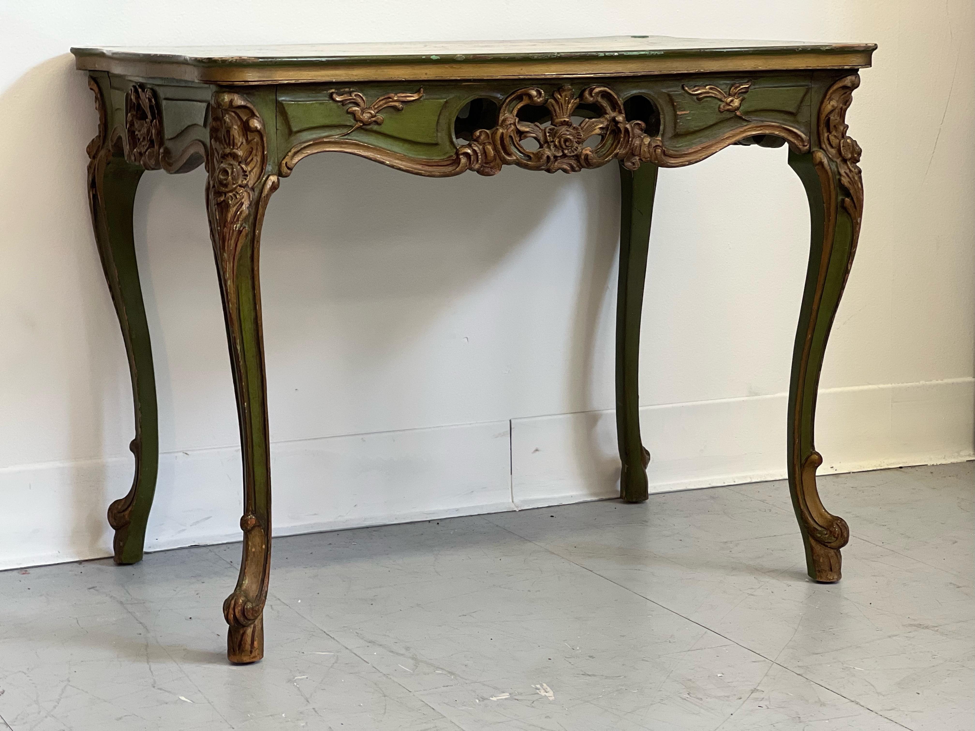 Antique French Provincial Accent Table with Hand Painted Carved Details. Made In Italy 


Dimensions  26 W ; 17 1/2 D ; 20 H