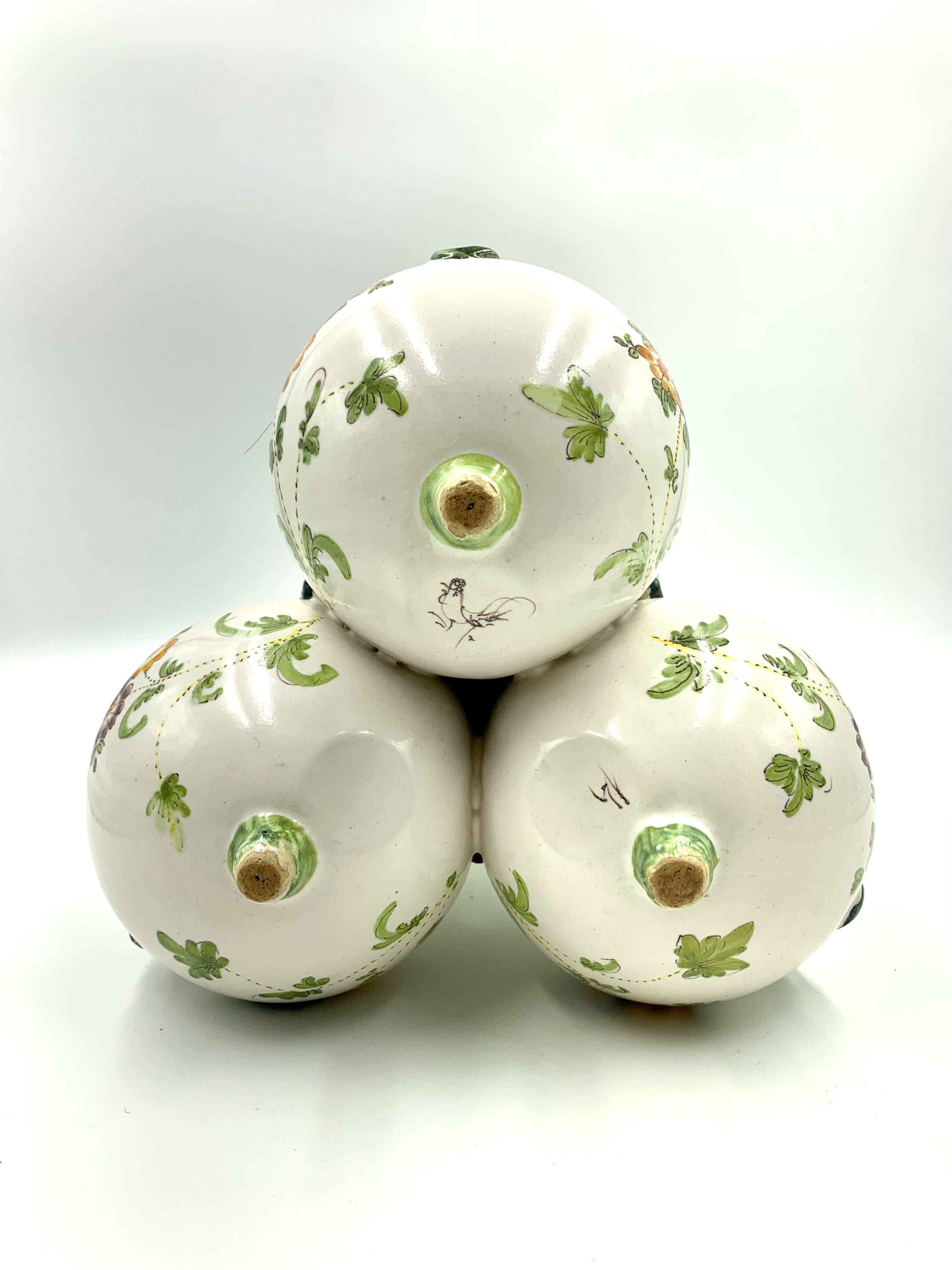 Antique French Provincial Armorial Snake Handled Faience Bough Pot Vase Cerámico en venta