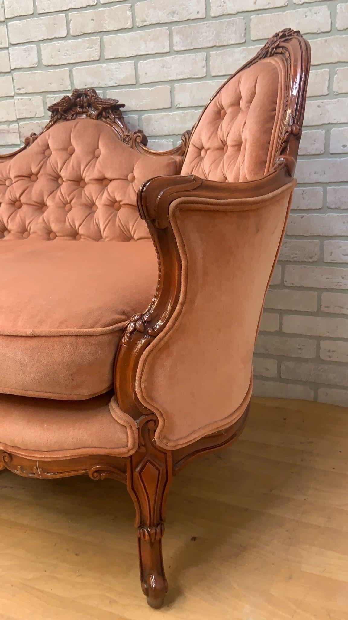 Antique Victorian French Provincial Bird Motif Mahogany Tufted Settee in Original Blush Velvet 

Antique Victorian Rococo settee, mahogany, original upholstery, triple arched back with carvings, cabriole legs.

Selling as is. 

Circa: 20th Century