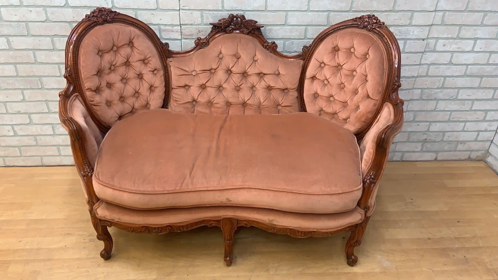 Antique French Provincial Bird Motif Mahogany Setee in Original Blush Velvet In Good Condition For Sale In Chicago, IL