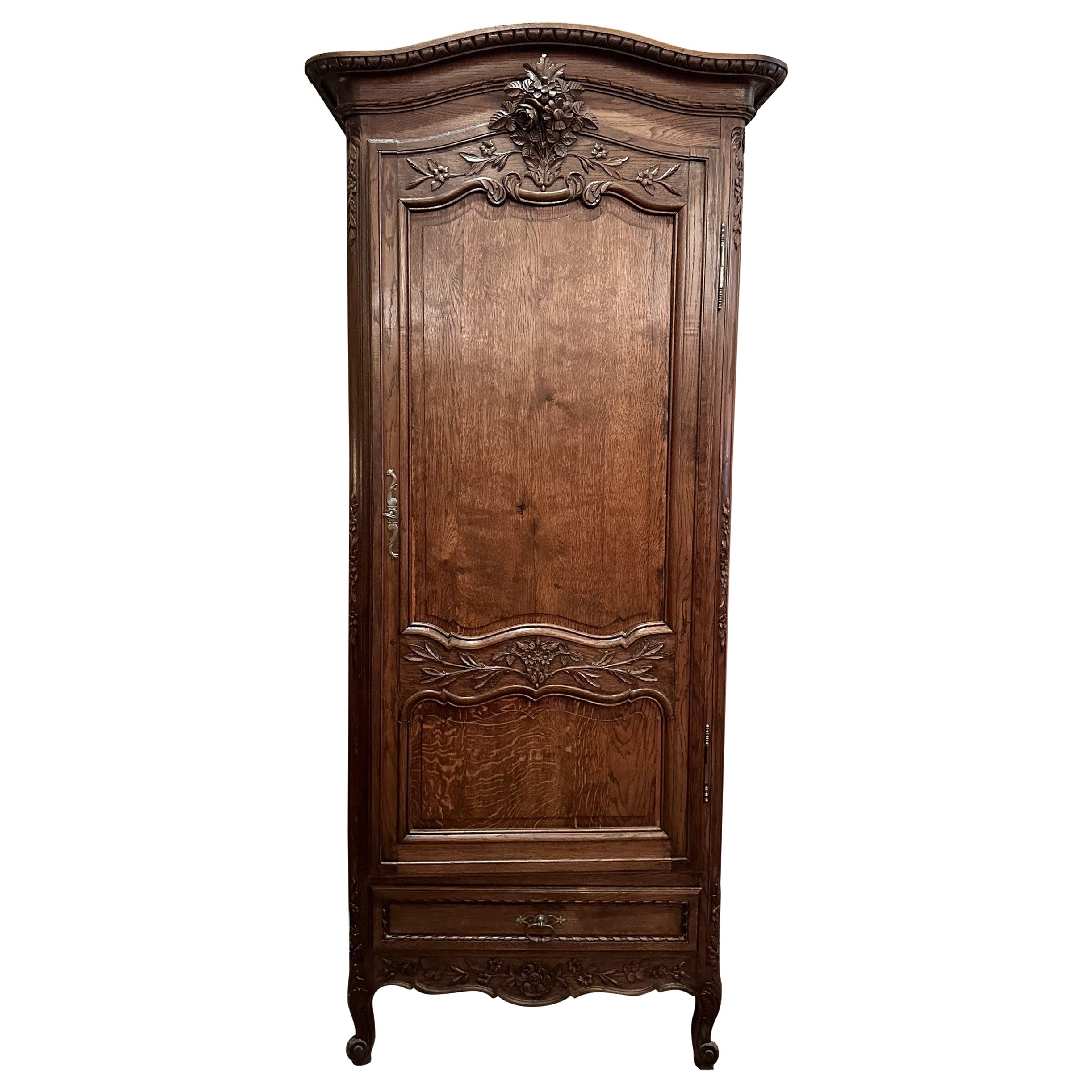 Ancienne Bonnetière provinciale française sculptée, Circa 1890. en vente