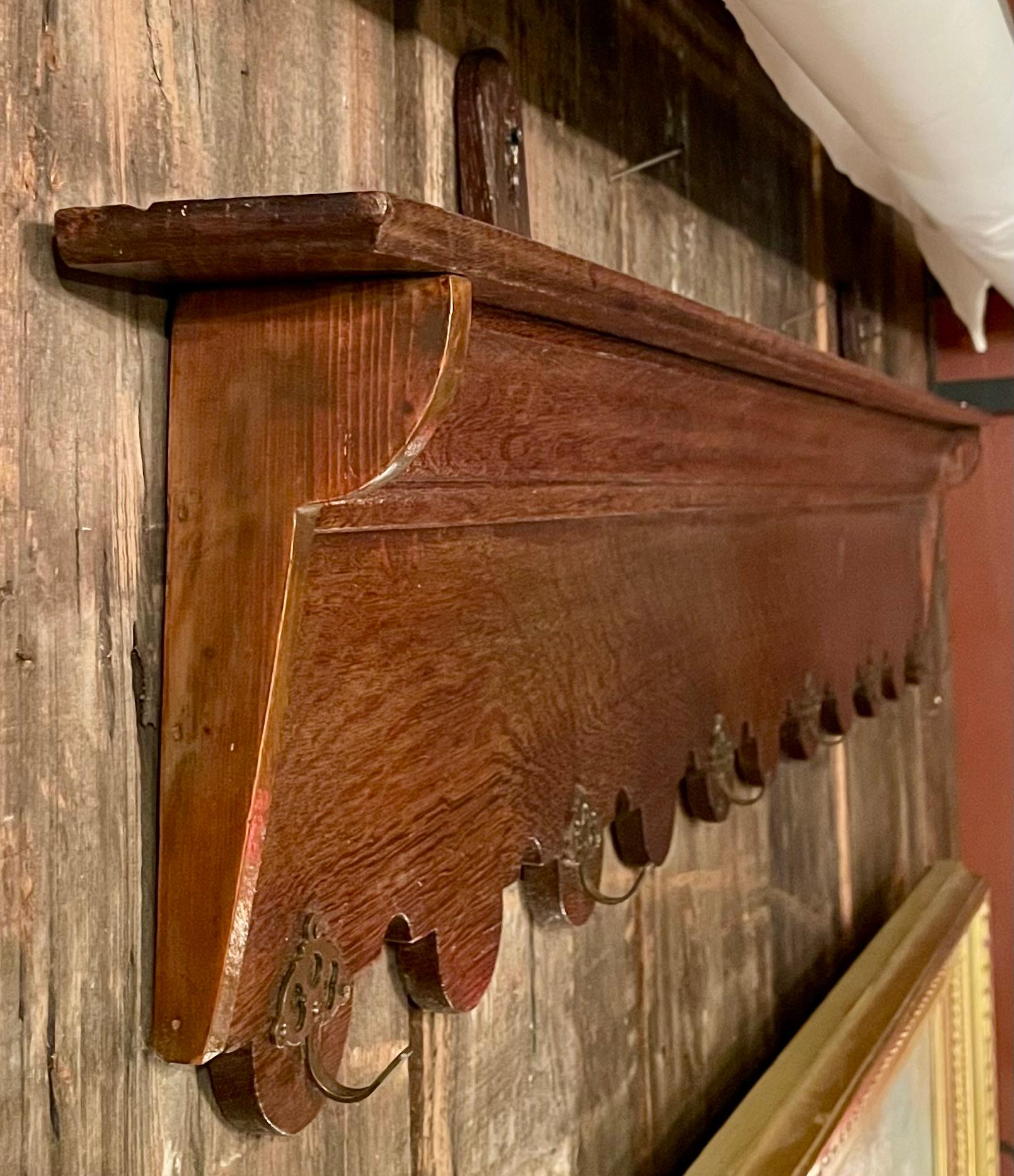 Antique French intagliato in quercia, appendi pentole o appendiabiti, CIRCA 1880. In condizioni buone in vendita a New Orleans, LA