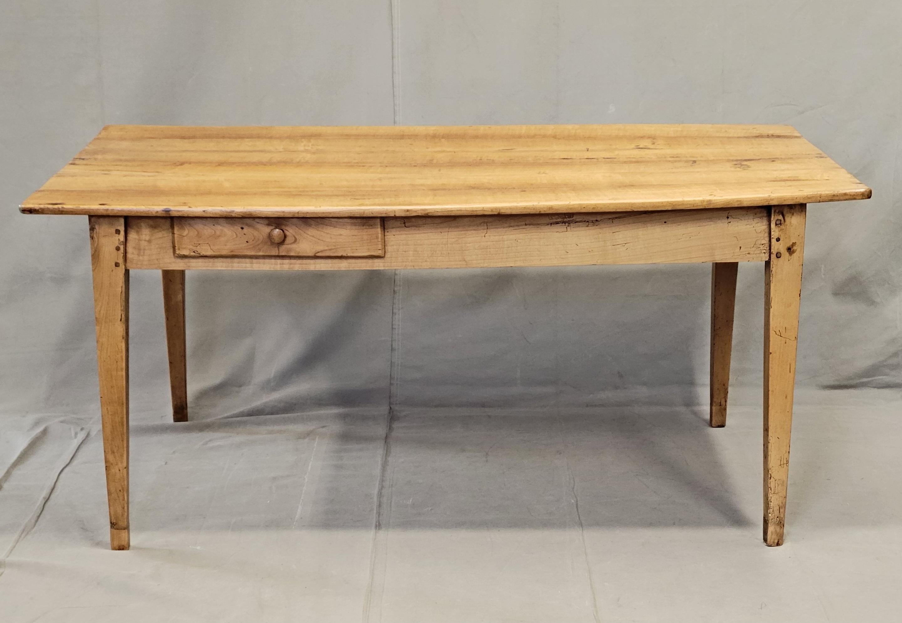 Fait main Table de ferme provinciale française ancienne en cerisier avec buffet et 2 tiroirs