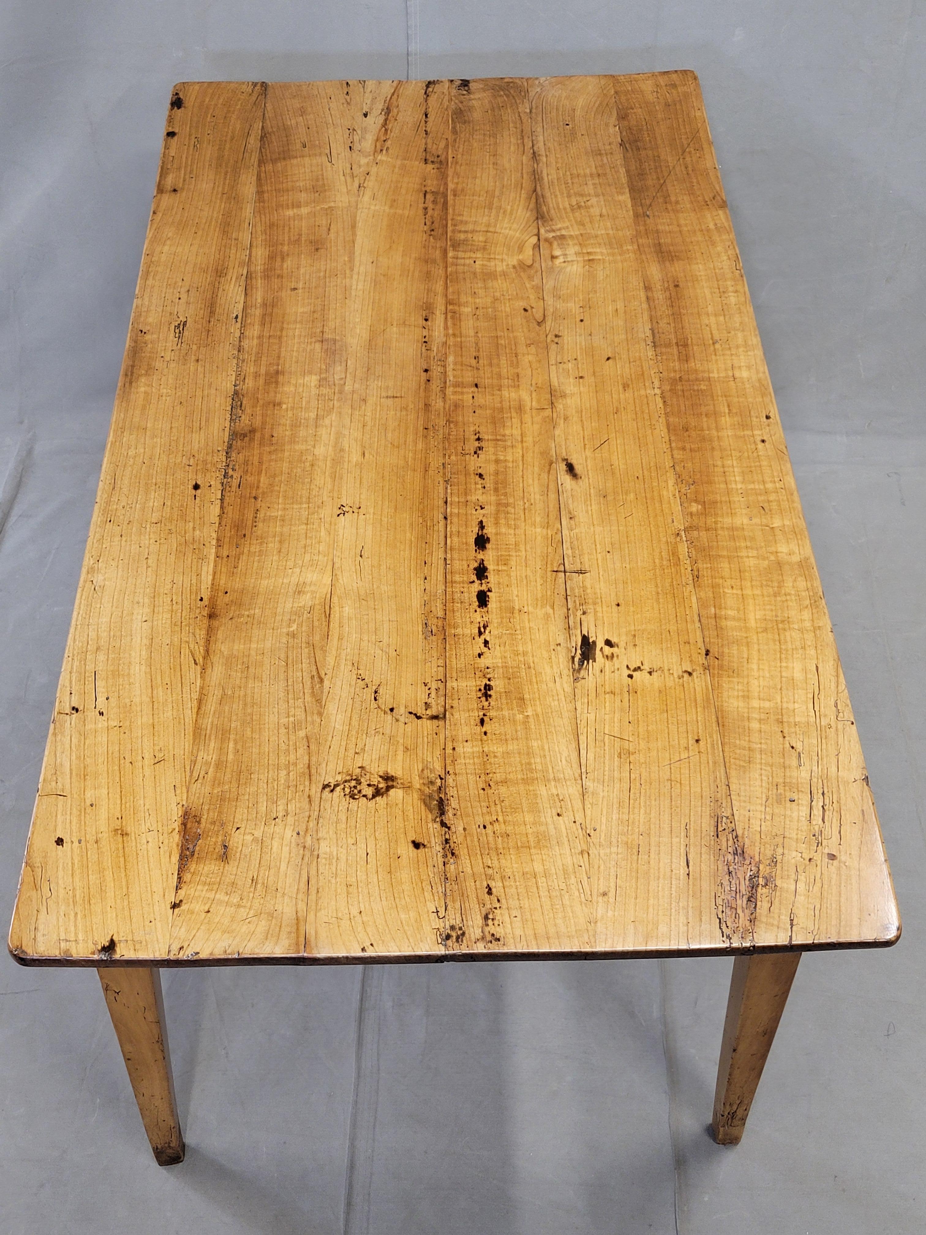 Table de ferme provinciale française ancienne en cerisier avec buffet et 2 tiroirs Bon état à Centennial, CO
