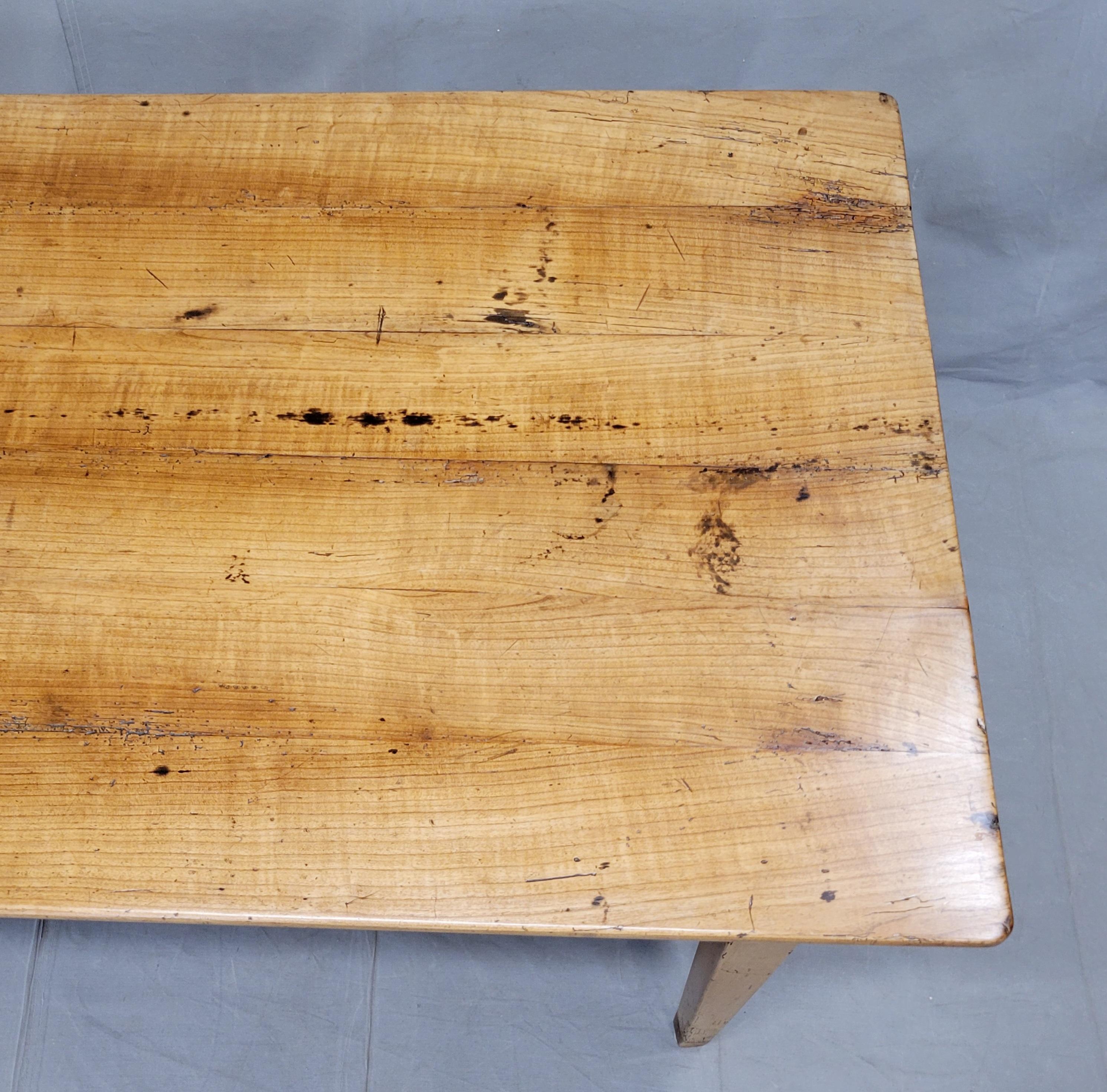 Table de ferme provinciale française ancienne en cerisier avec buffet et 2 tiroirs 1