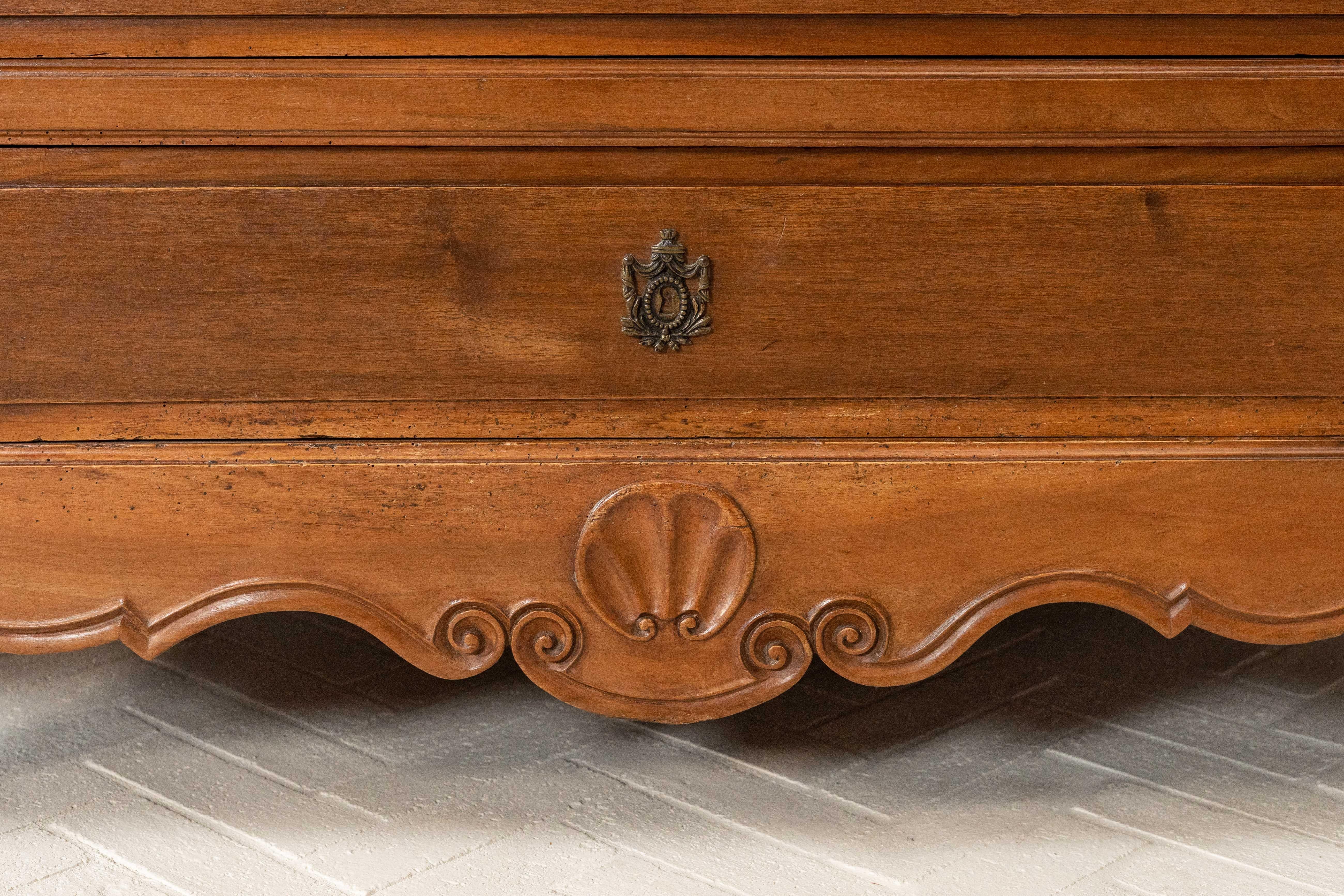Ancienne commode provinciale française en vente 2