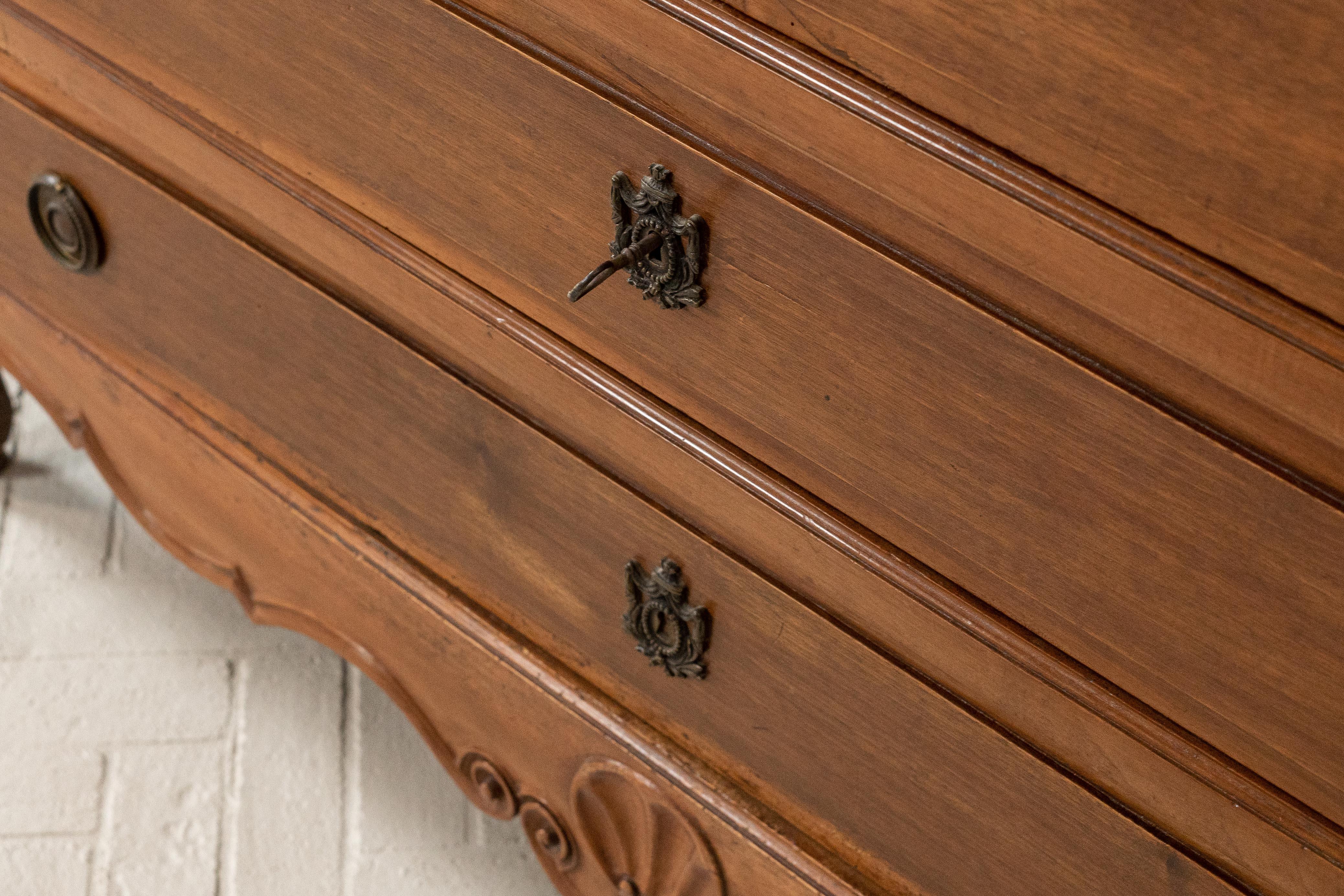 Français Ancienne commode provinciale française en vente